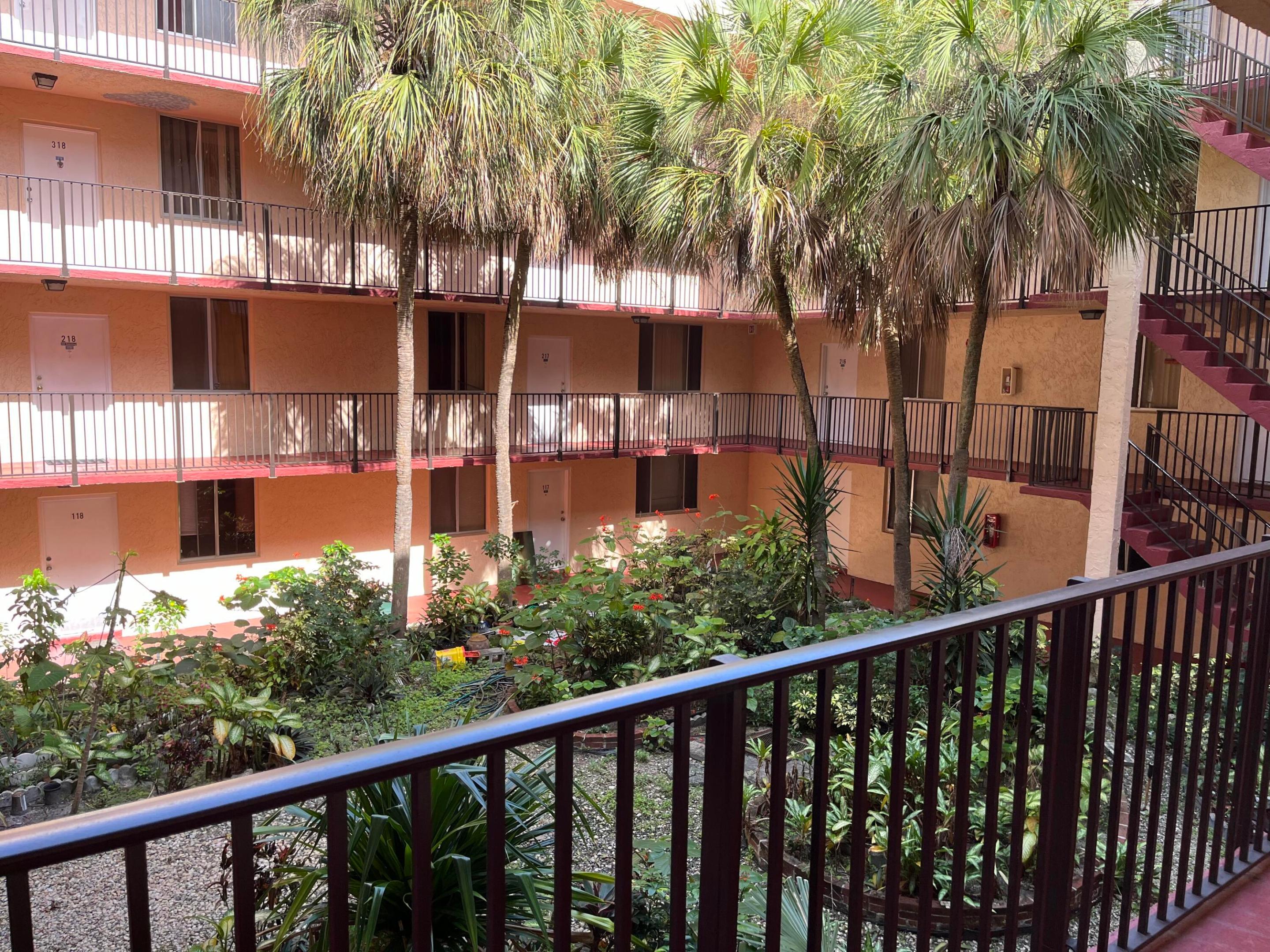 2830 SOMERSET #211N, Lauderdale Lakes FL 33311