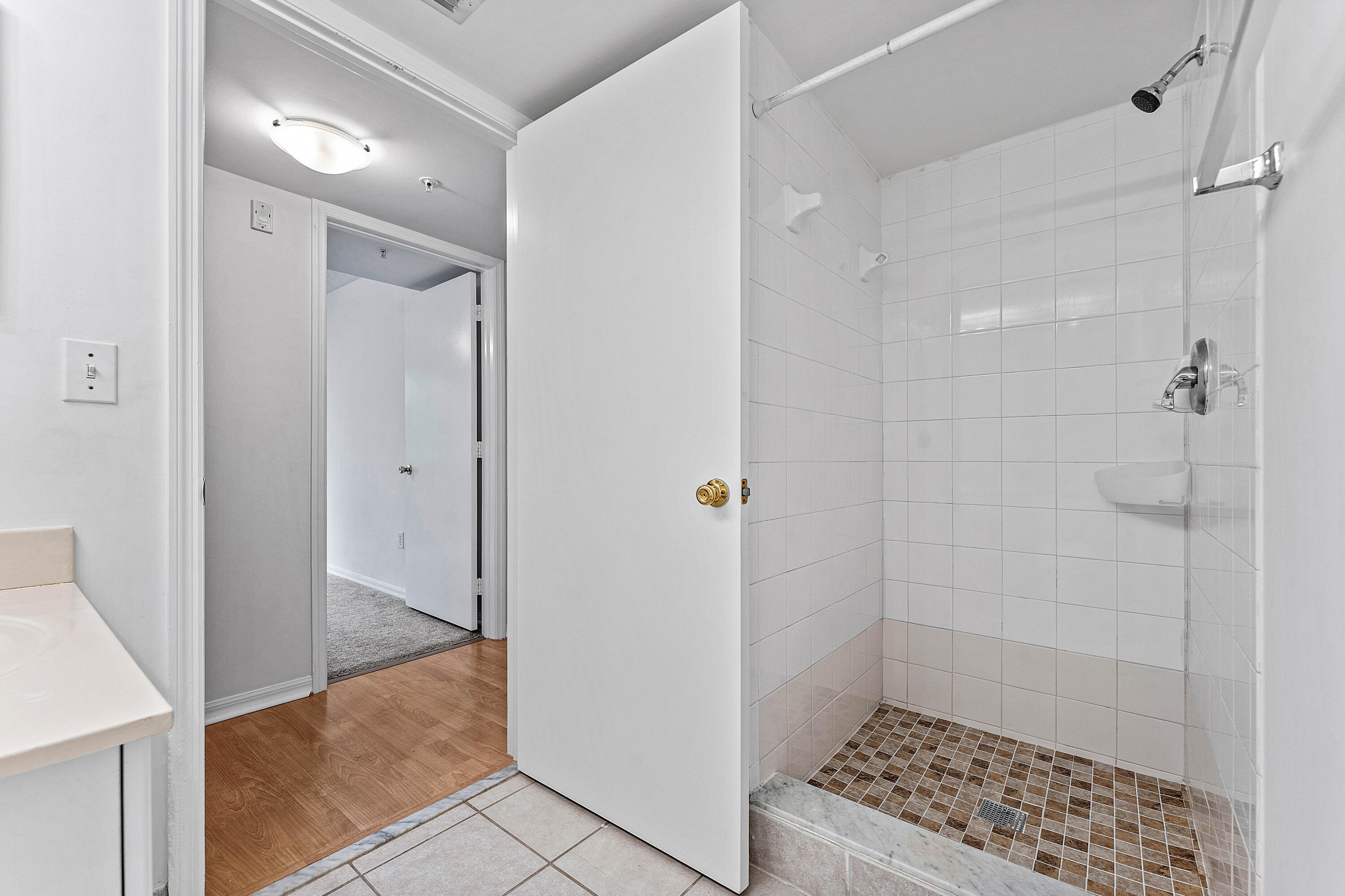 200 Crestwood #211, Royal Palm Beach FL 33411