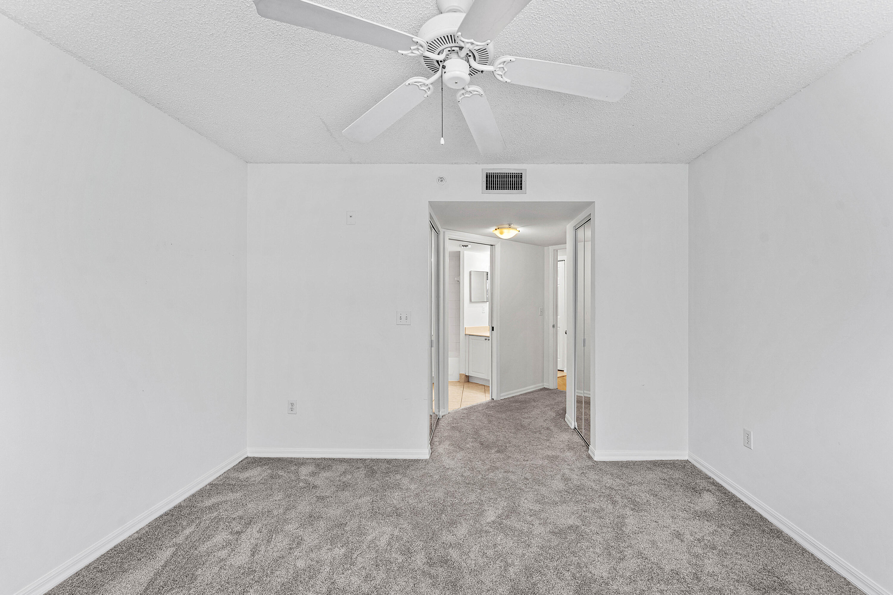 200 Crestwood #211, Royal Palm Beach FL 33411