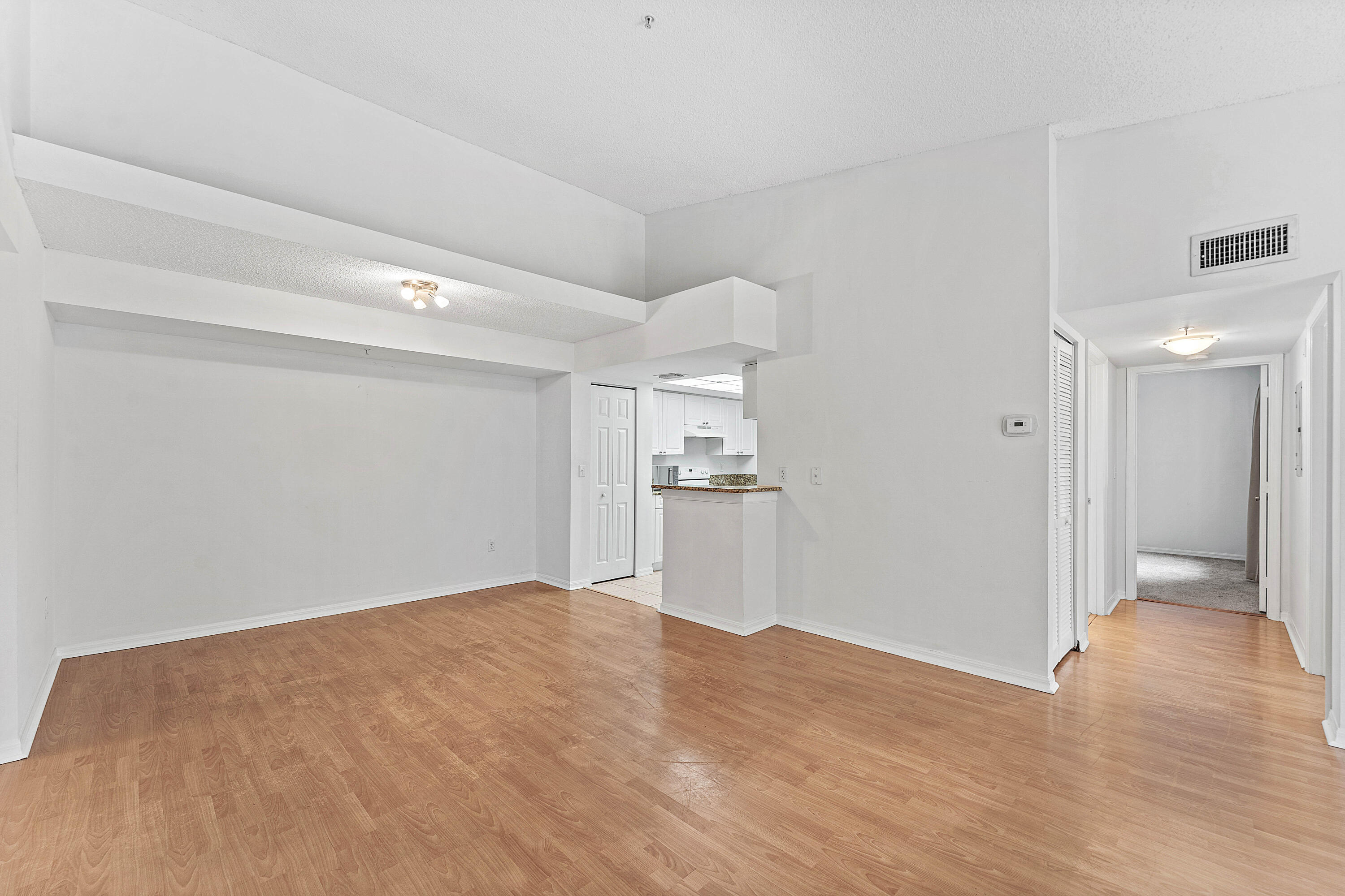 200 Crestwood #211, Royal Palm Beach FL 33411