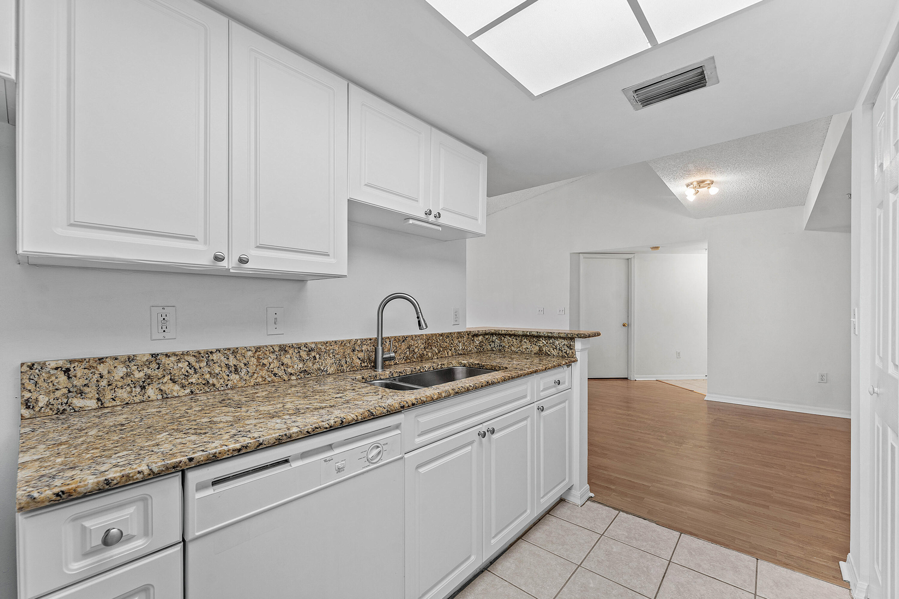 200 Crestwood #211, Royal Palm Beach FL 33411