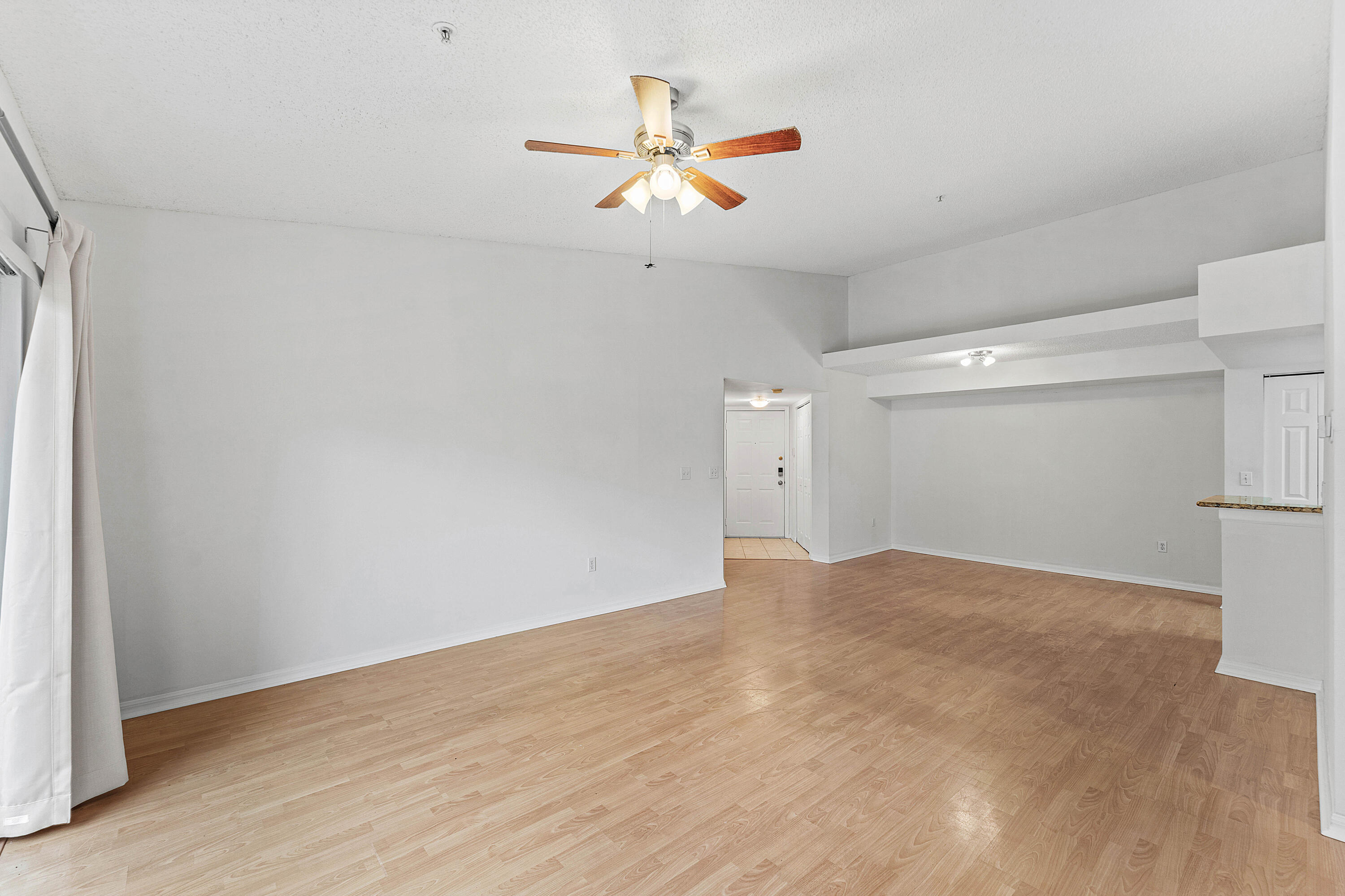200 Crestwood #211, Royal Palm Beach FL 33411