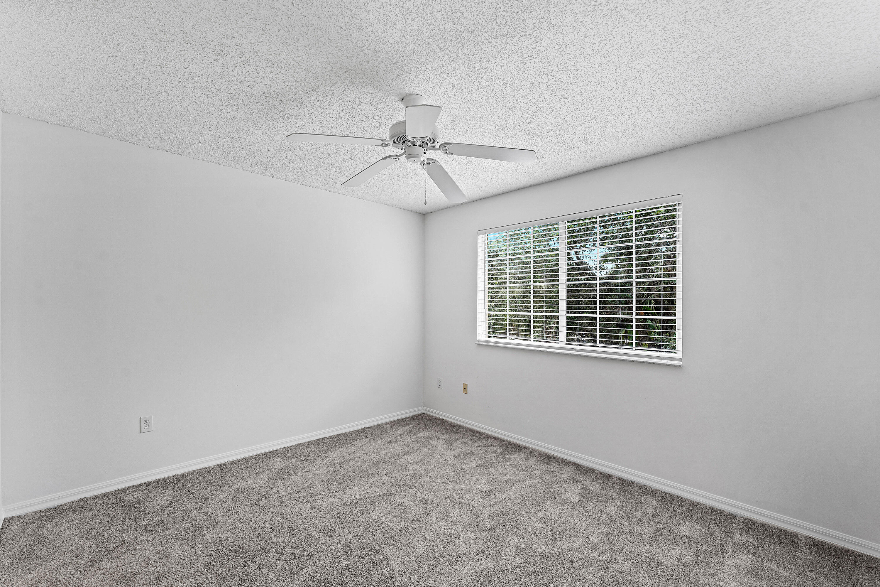 200 Crestwood #211, Royal Palm Beach FL 33411