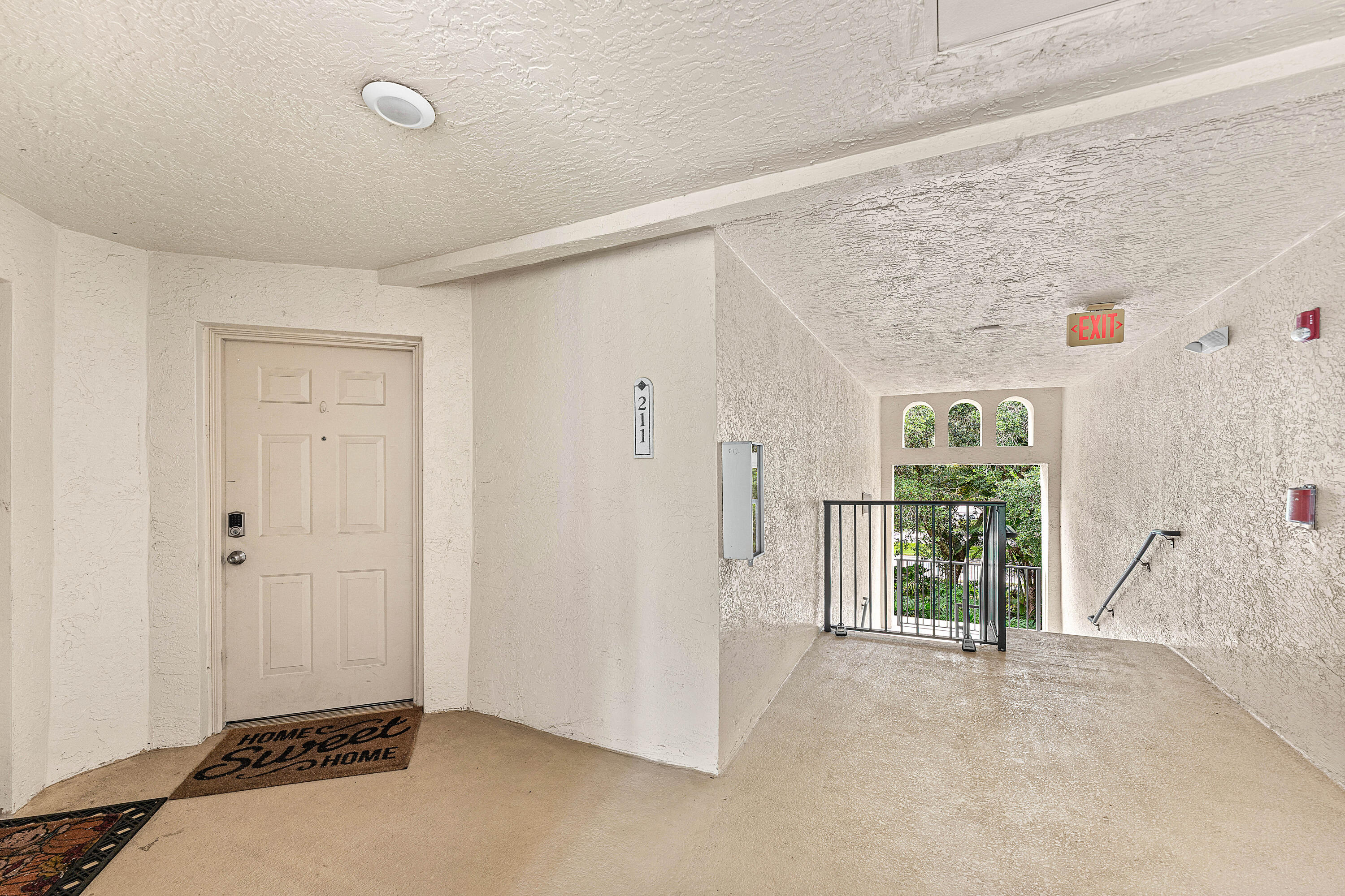 200 Crestwood #211, Royal Palm Beach FL 33411