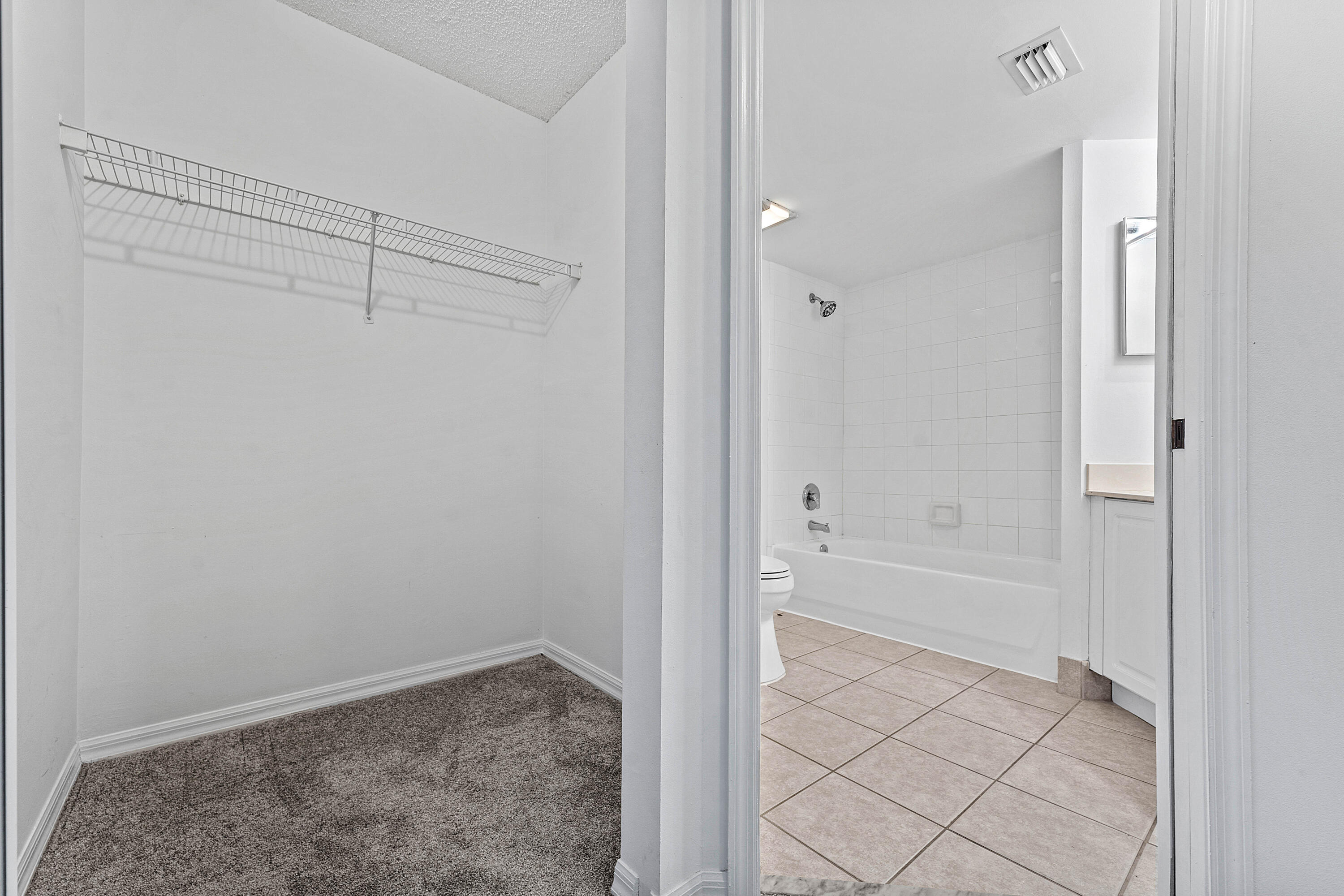 200 Crestwood #211, Royal Palm Beach FL 33411