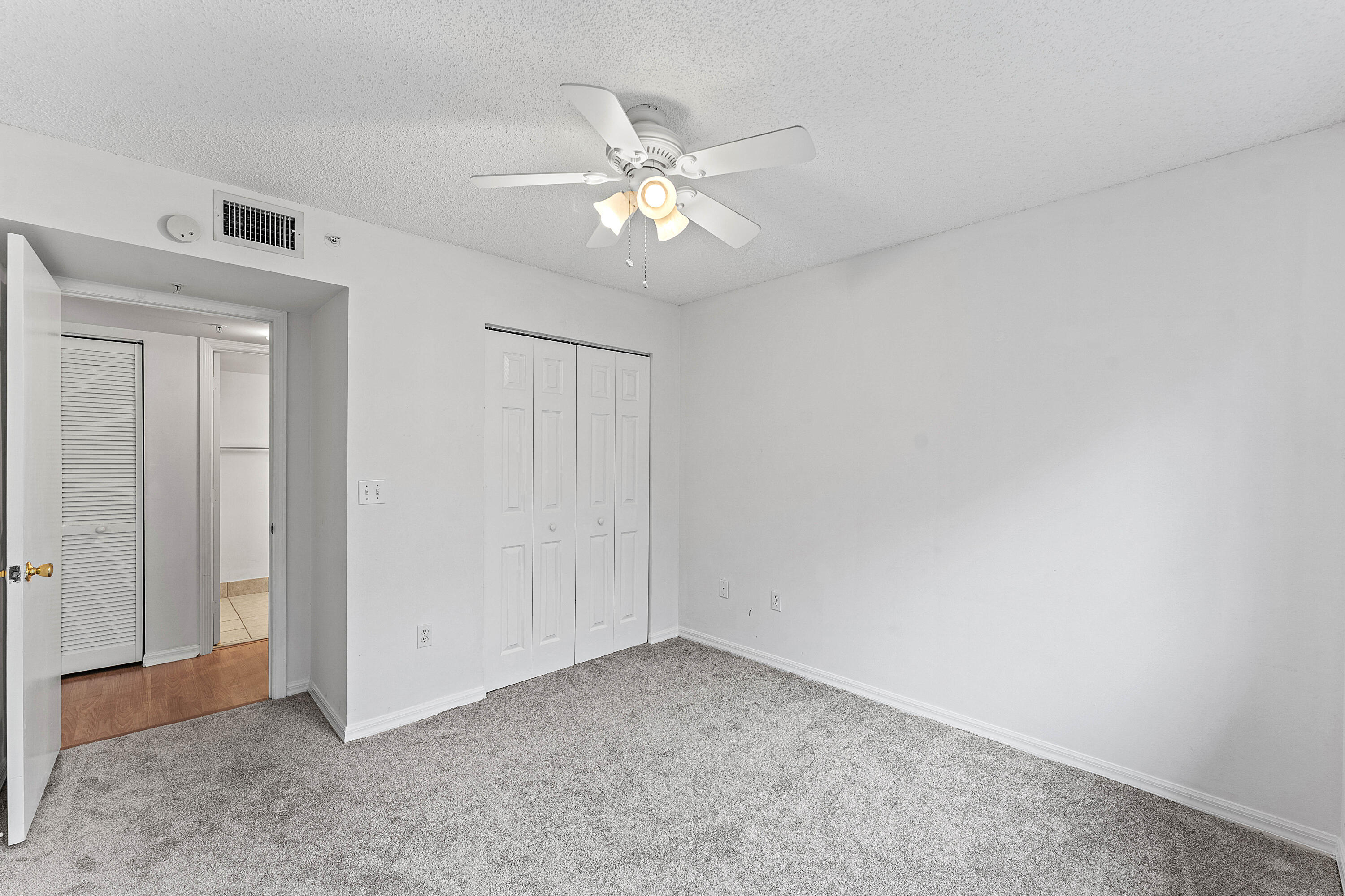 200 Crestwood #211, Royal Palm Beach FL 33411