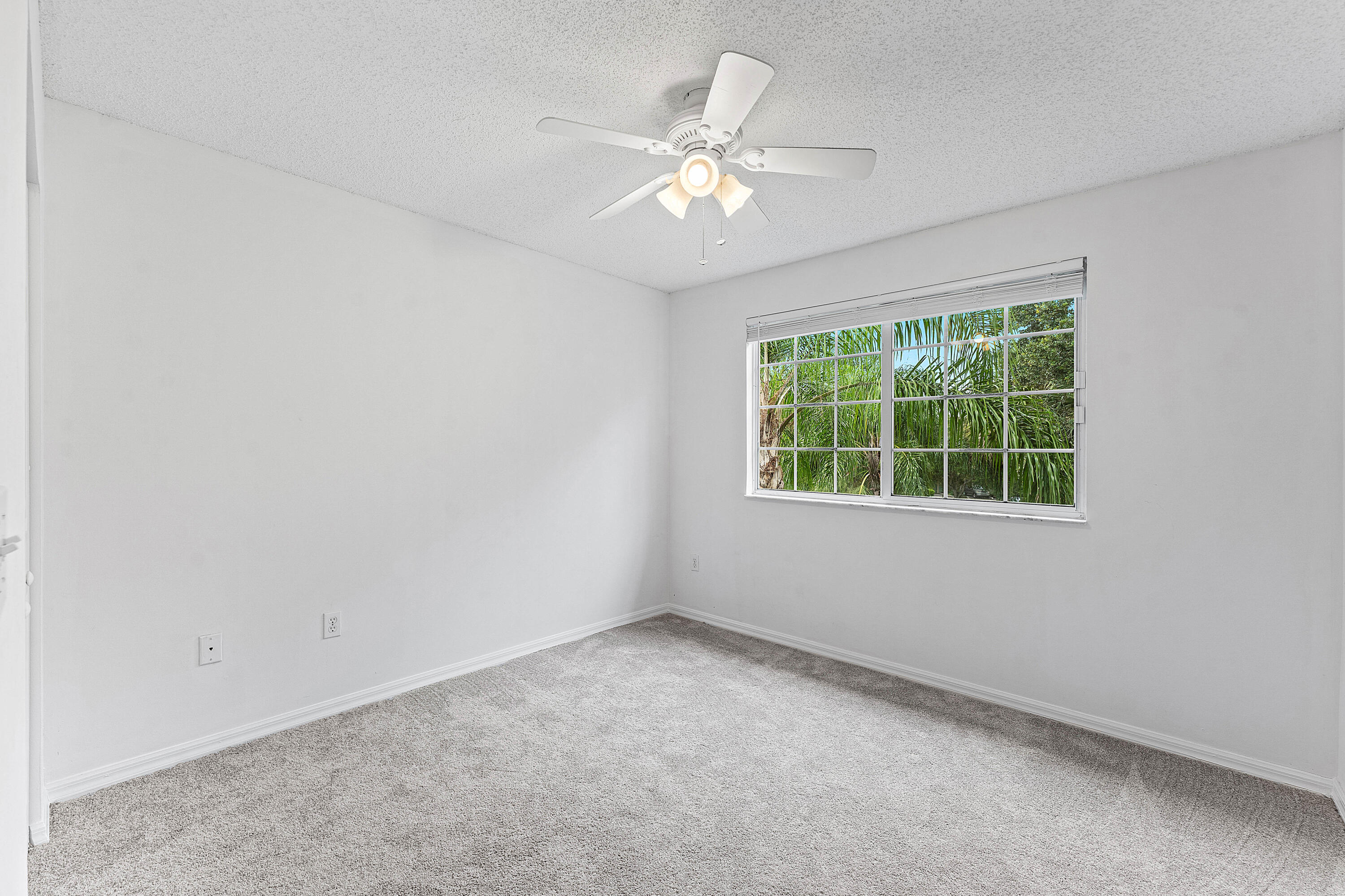 200 Crestwood #211, Royal Palm Beach FL 33411
