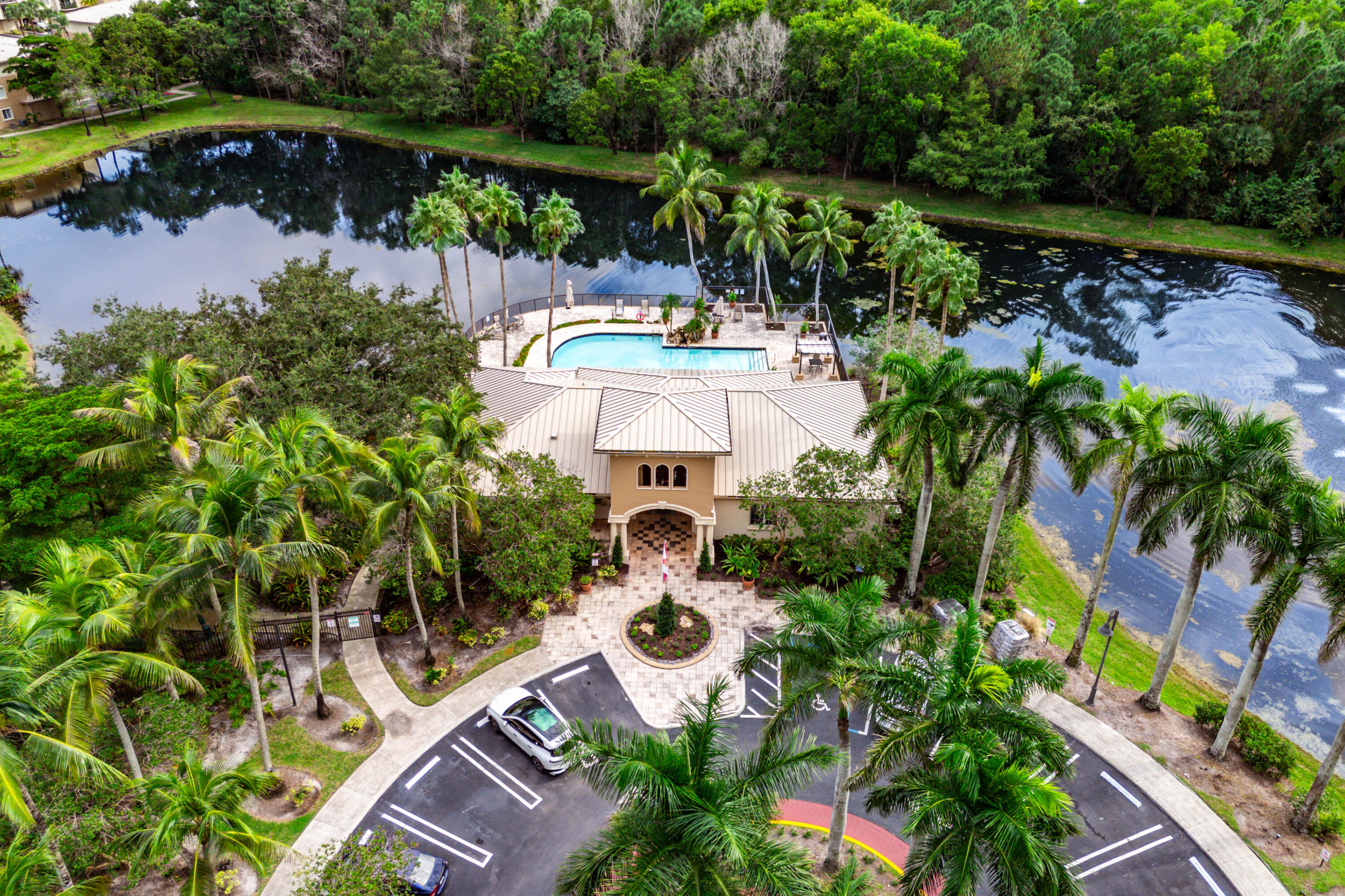 200 Crestwood #211, Royal Palm Beach FL 33411