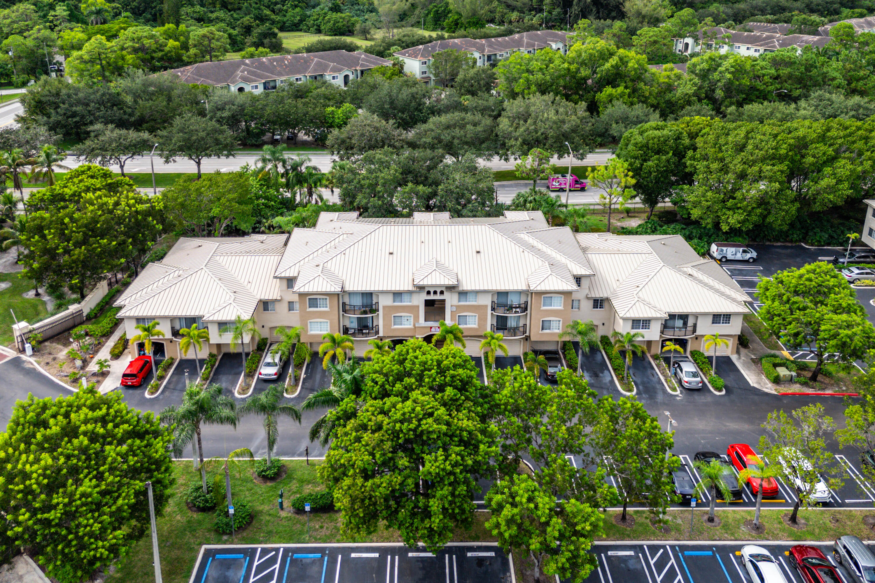 200 Crestwood #211, Royal Palm Beach FL 33411