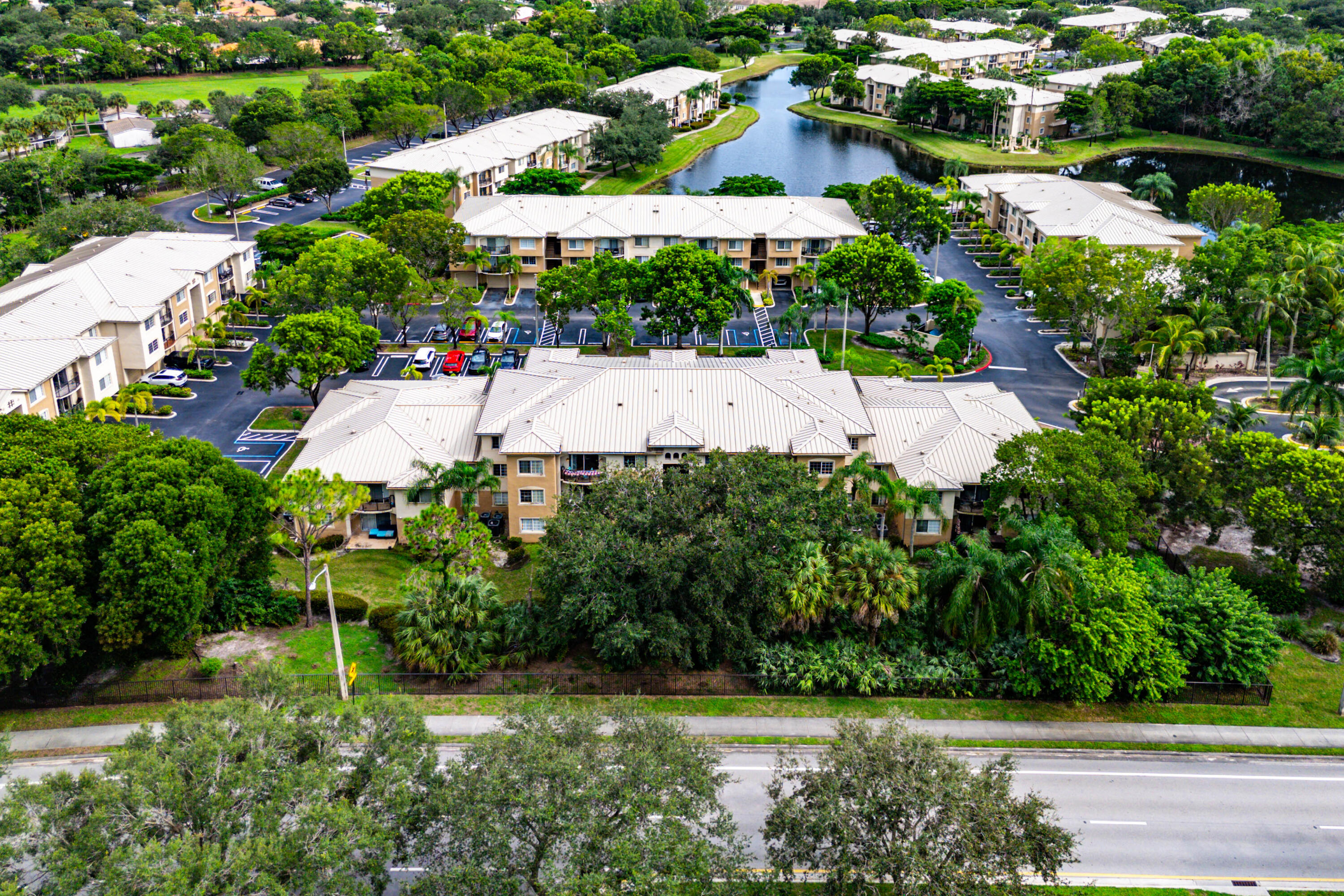 200 Crestwood #211, Royal Palm Beach FL 33411