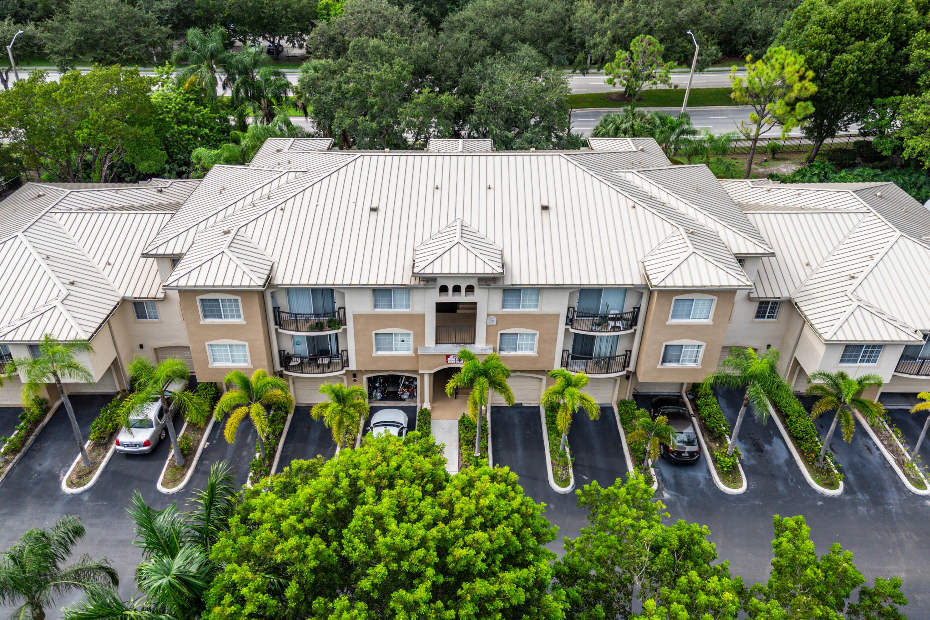200 Crestwood #211, Royal Palm Beach FL 33411