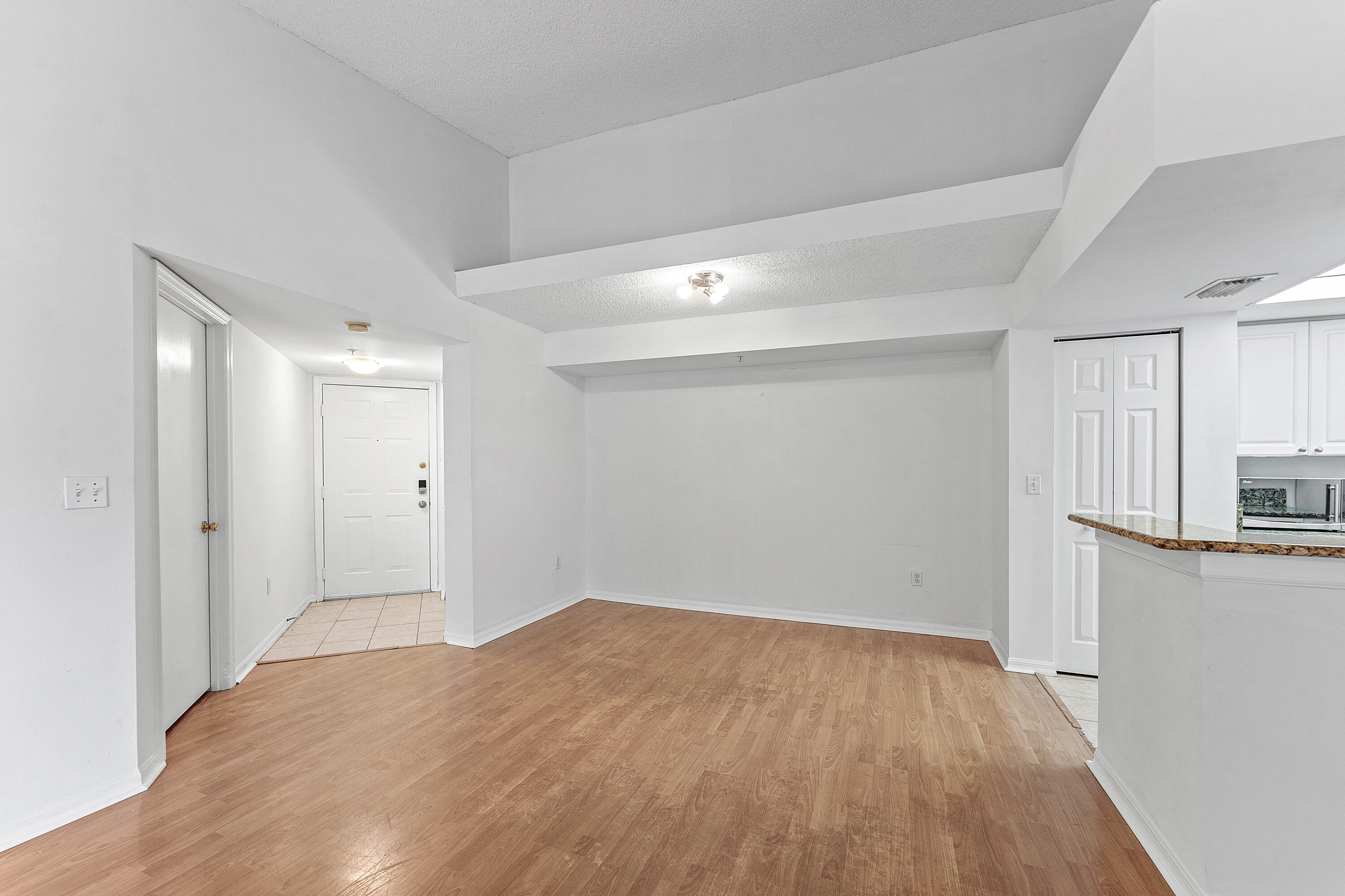 200 Crestwood #211, Royal Palm Beach FL 33411