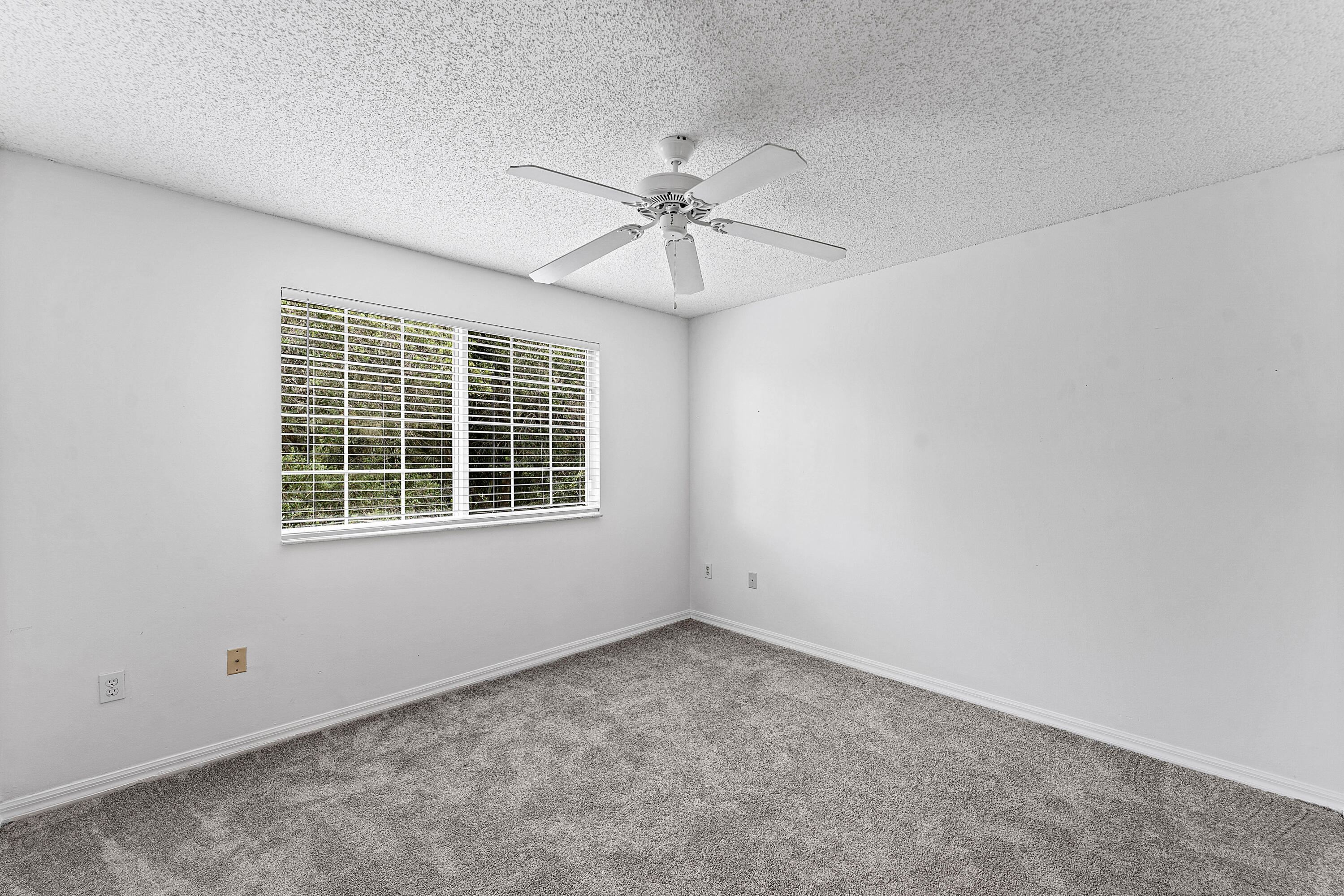 200 Crestwood #211, Royal Palm Beach FL 33411