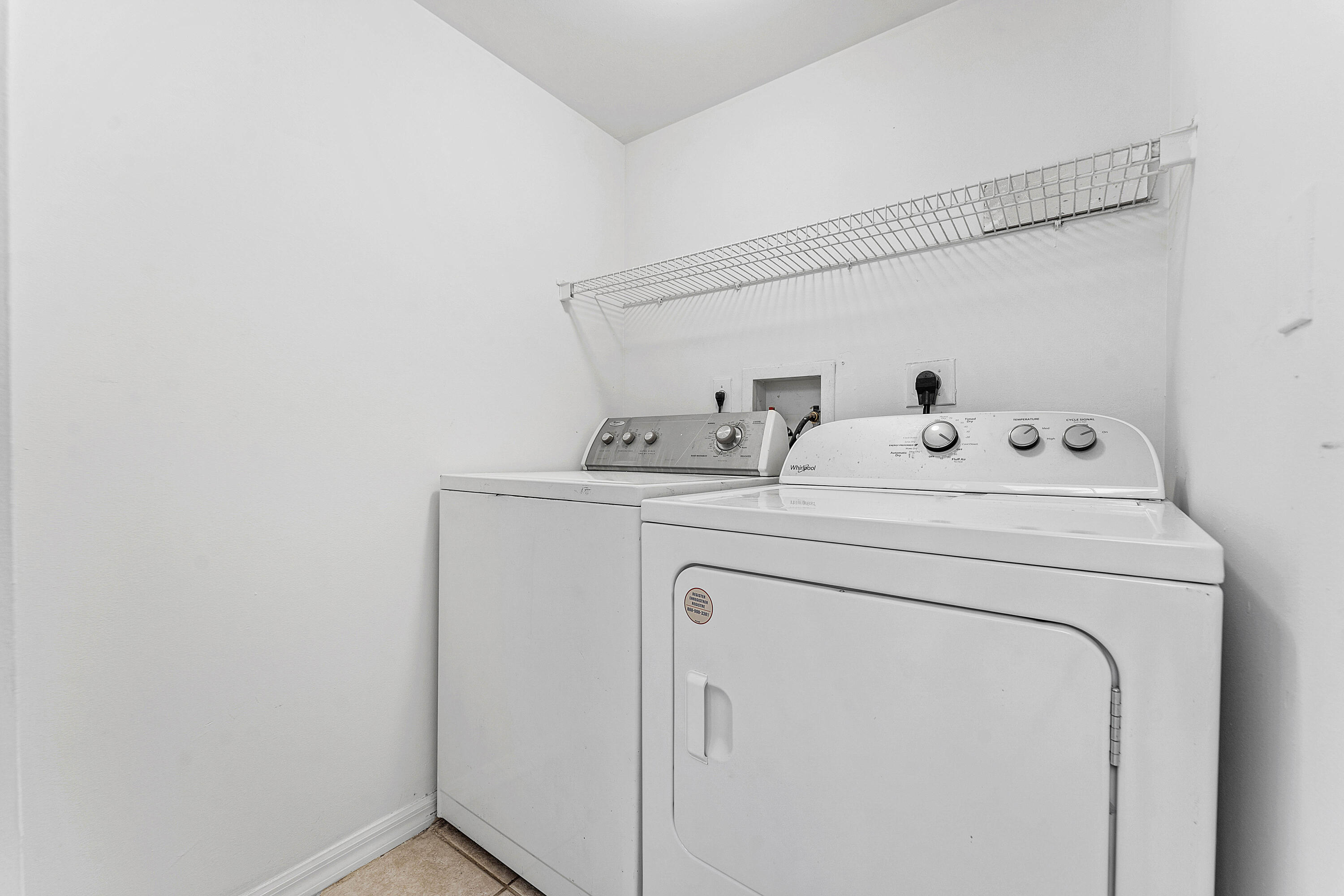 200 Crestwood #211, Royal Palm Beach FL 33411