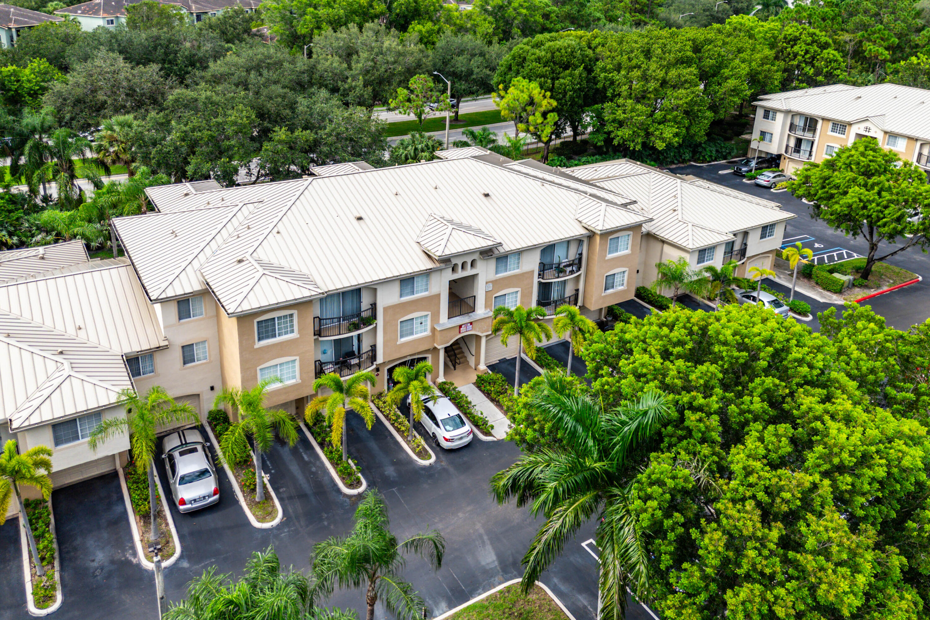 200 Crestwood #211, Royal Palm Beach FL 33411