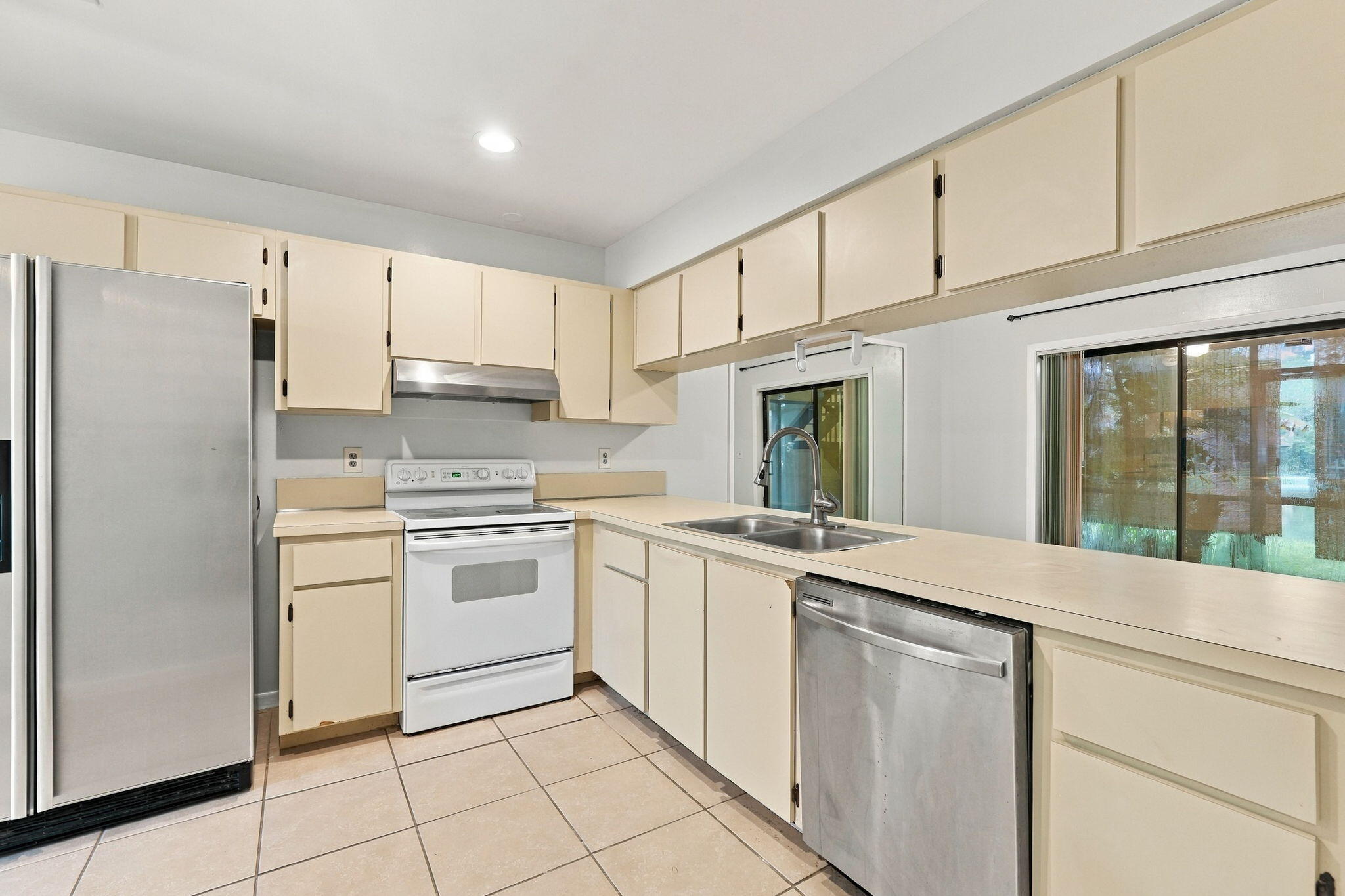6180 PINE TREE #B, Tamarac FL 33319