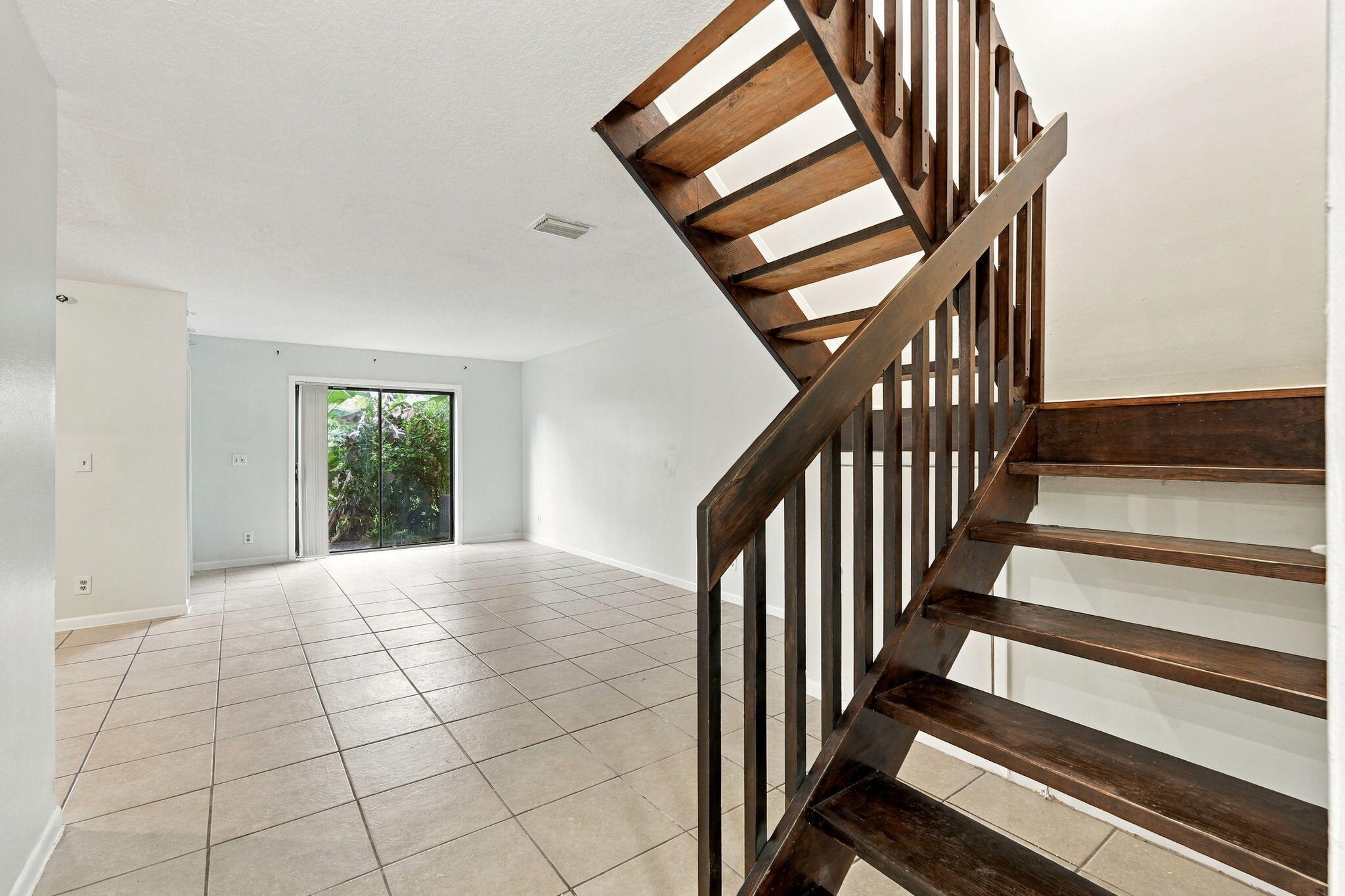 6180 PINE TREE #B, Tamarac FL 33319