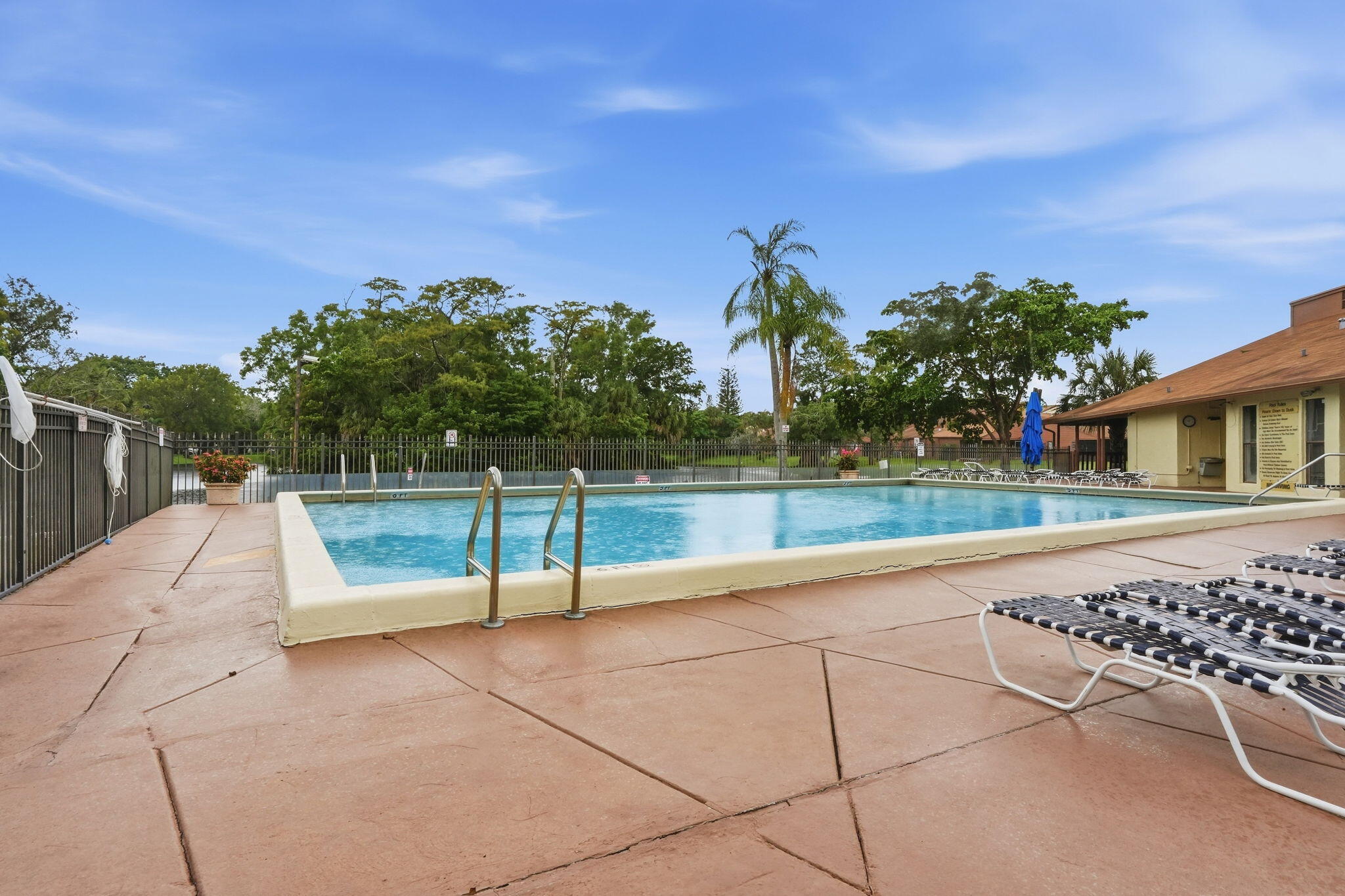 6180 PINE TREE #B, Tamarac FL 33319