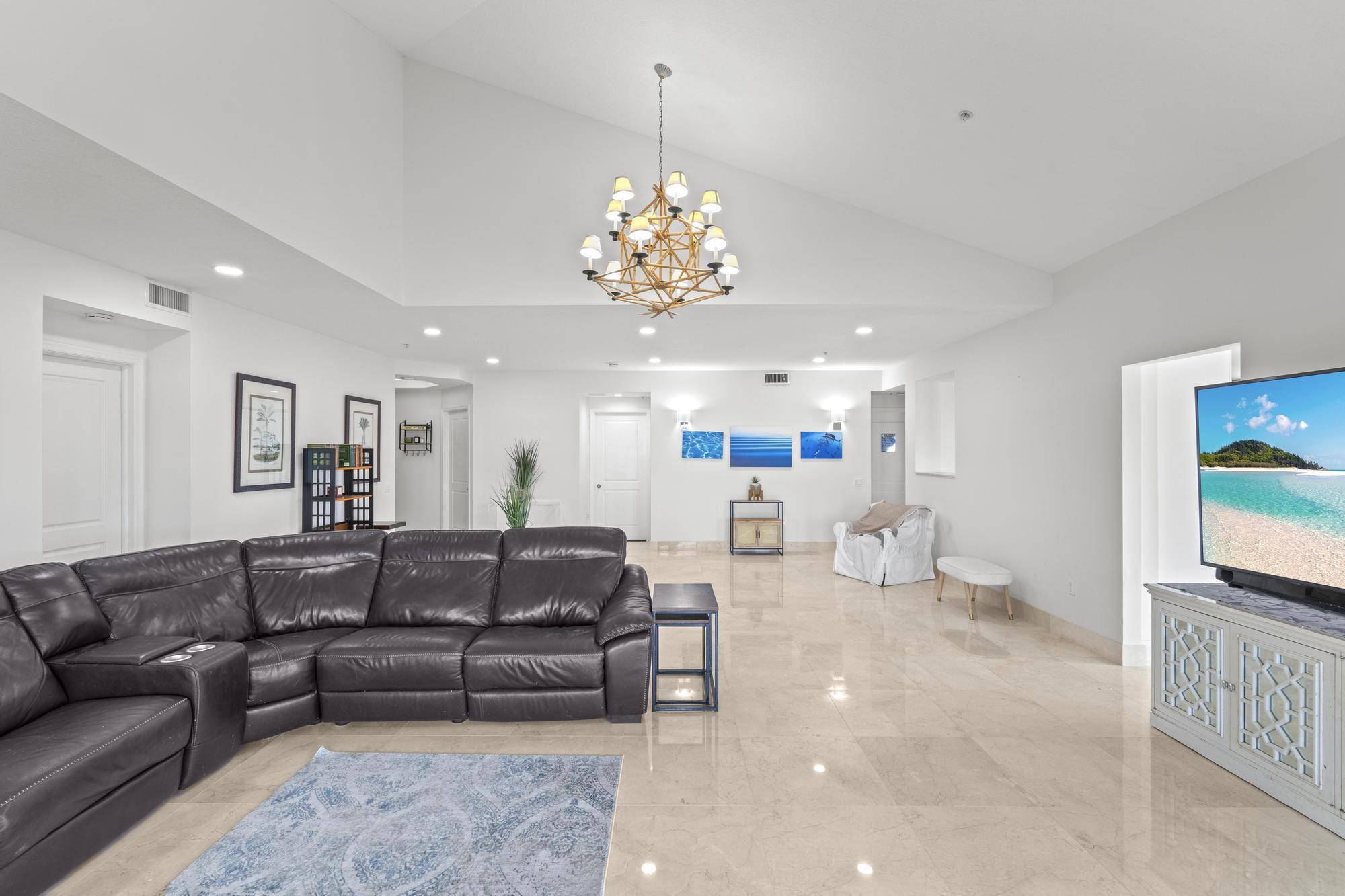 309 E OCEAN #304, Lantana FL 33462