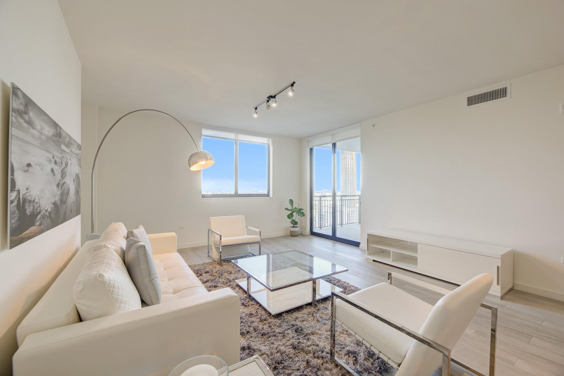 999 SW 1ST #2913, Miami FL 33130