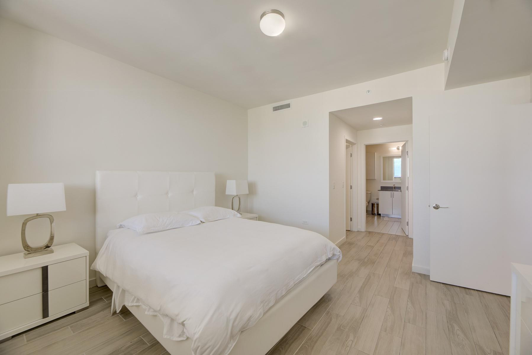 999 SW 1ST #2913, Miami FL 33130