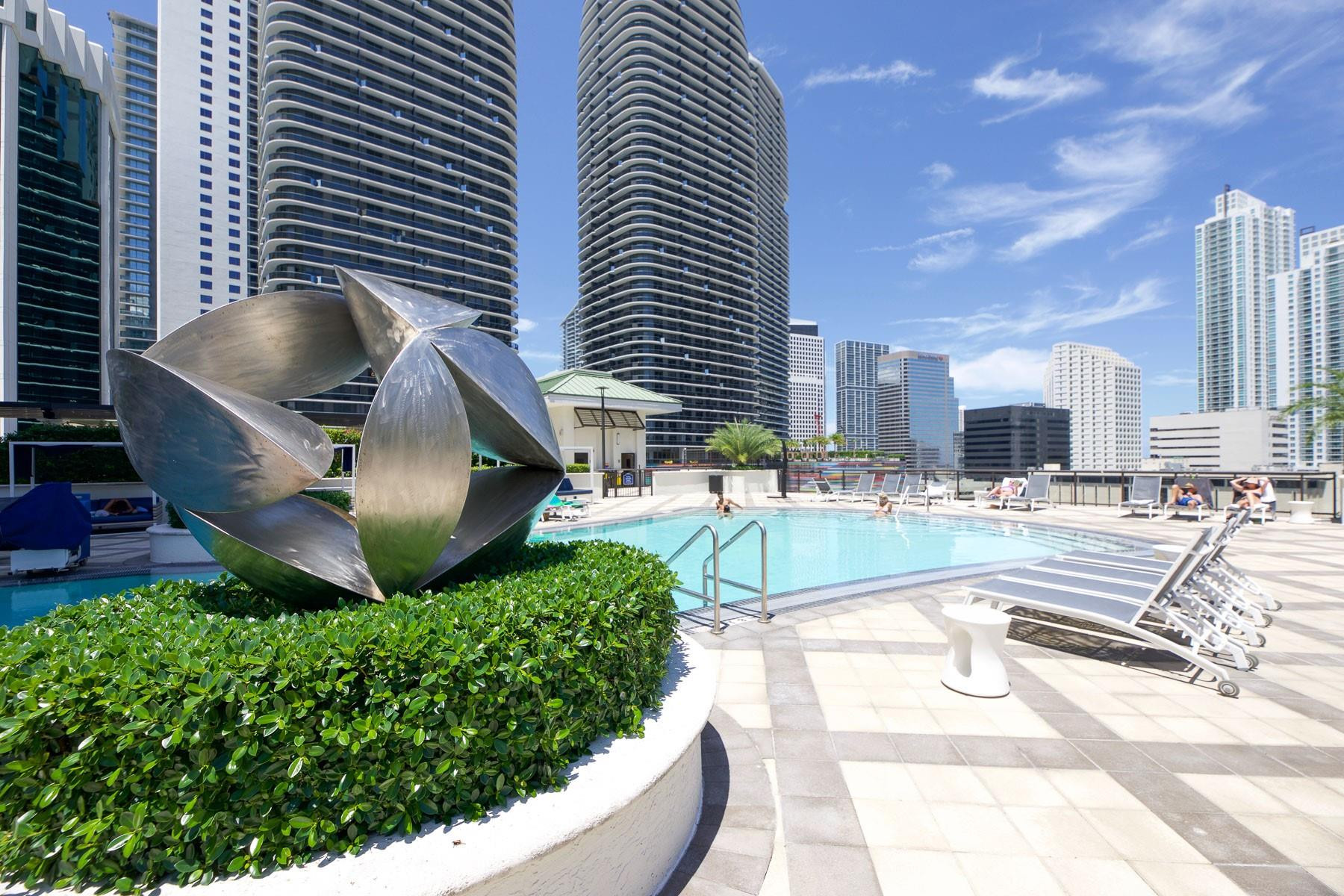 999 SW 1ST #2913, Miami FL 33130