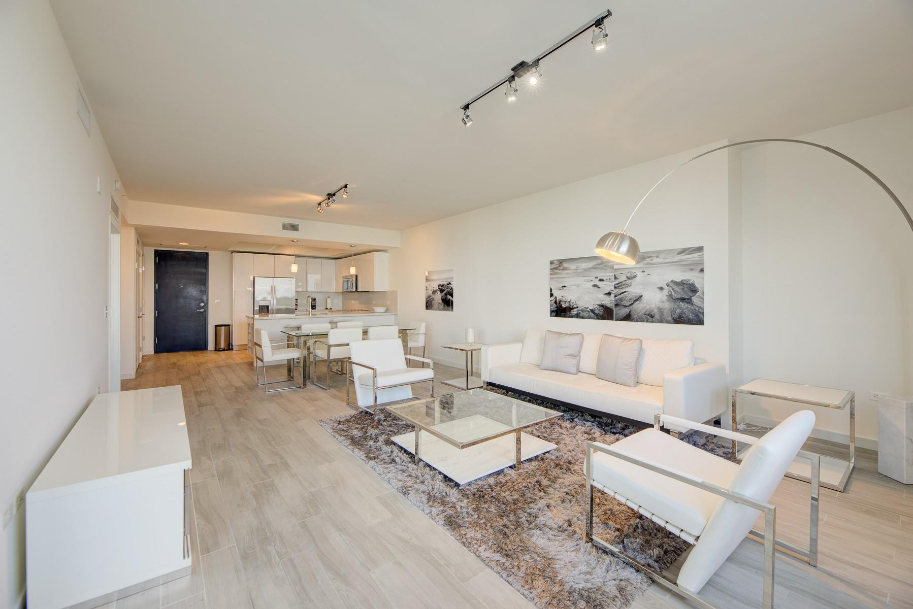 999 SW 1ST #2913, Miami FL 33130