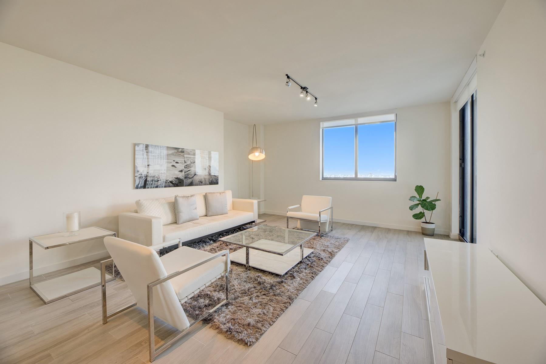 999 SW 1ST #2913, Miami FL 33130