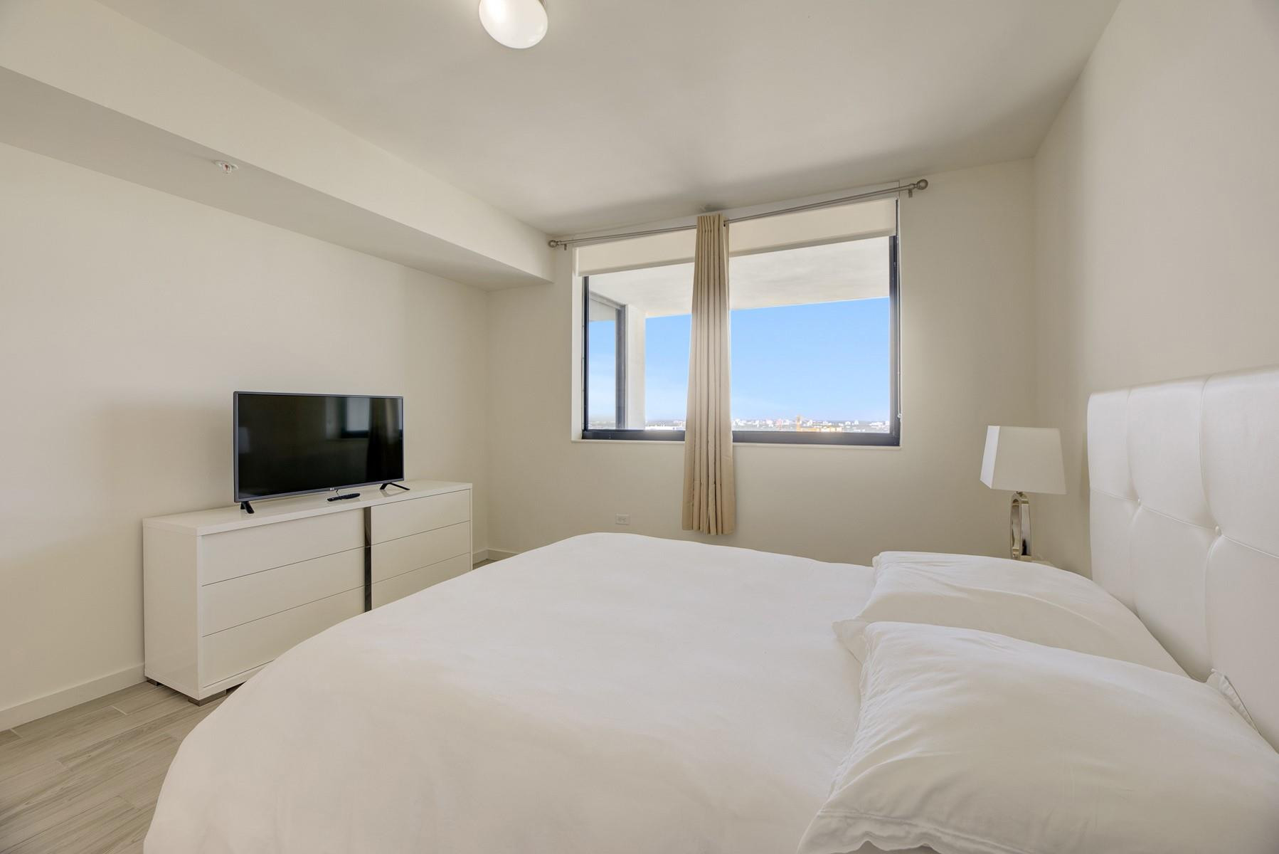 999 SW 1ST #2913, Miami FL 33130