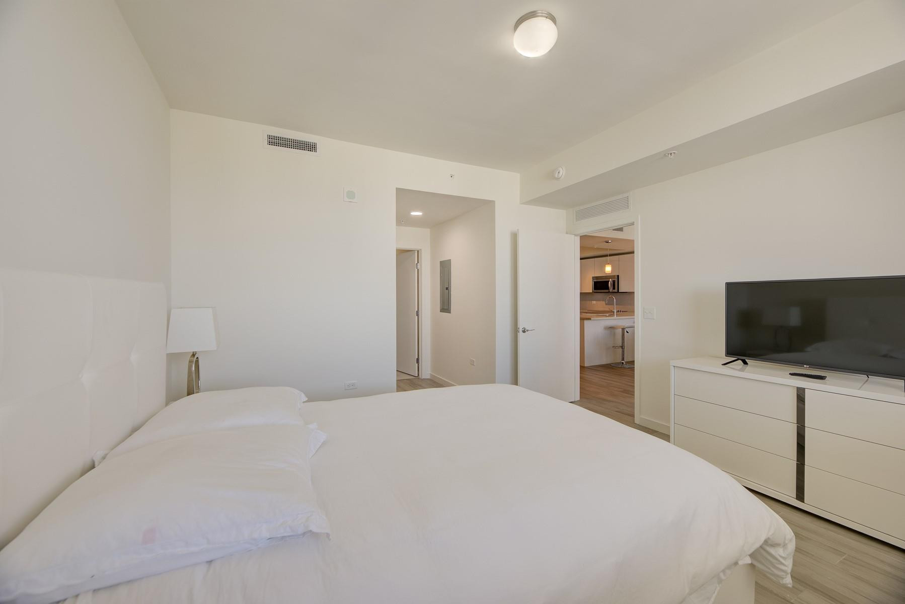 999 SW 1ST #2913, Miami FL 33130