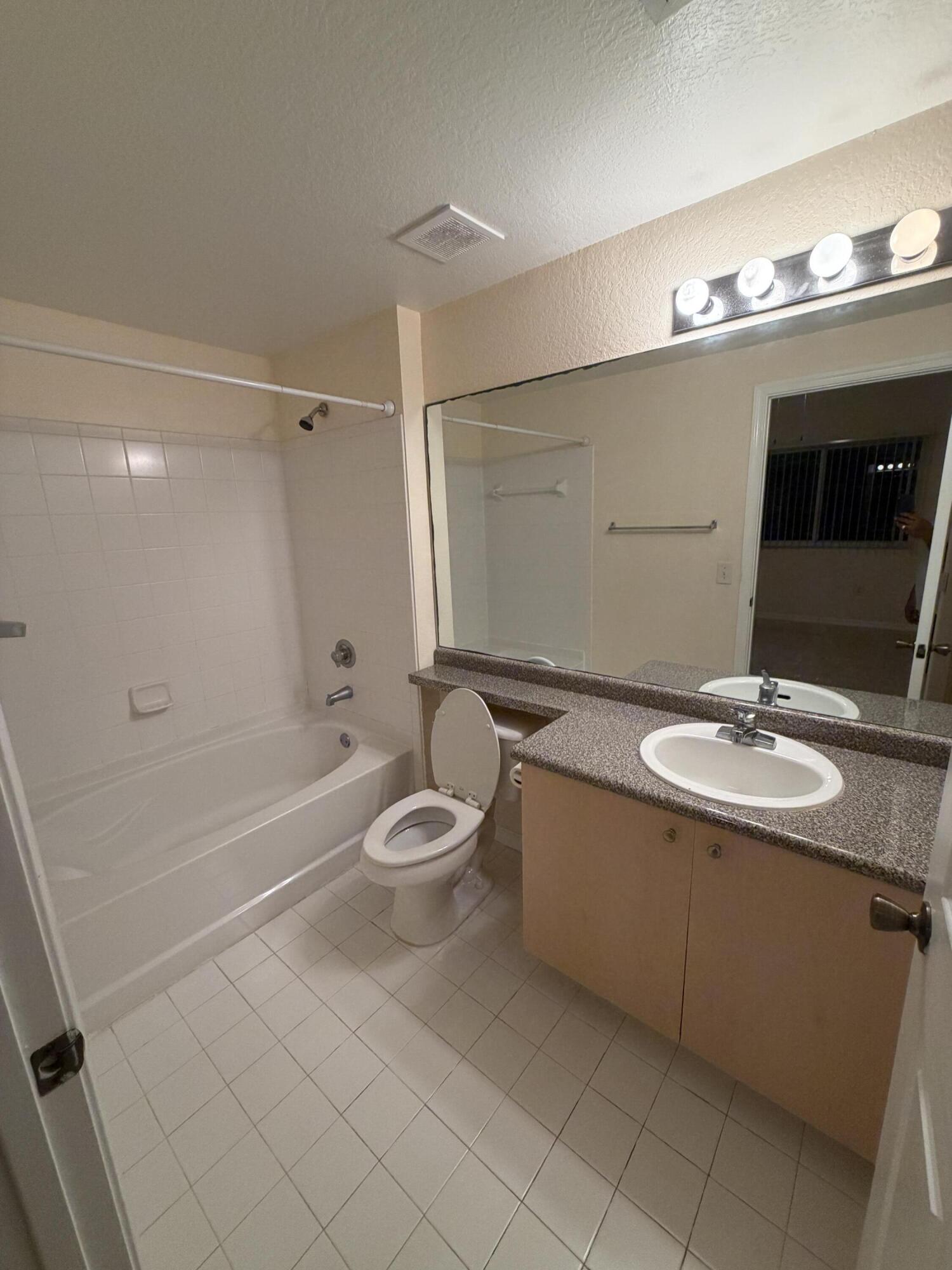 350 Crestwood #308, Royal Palm Beach FL 33411