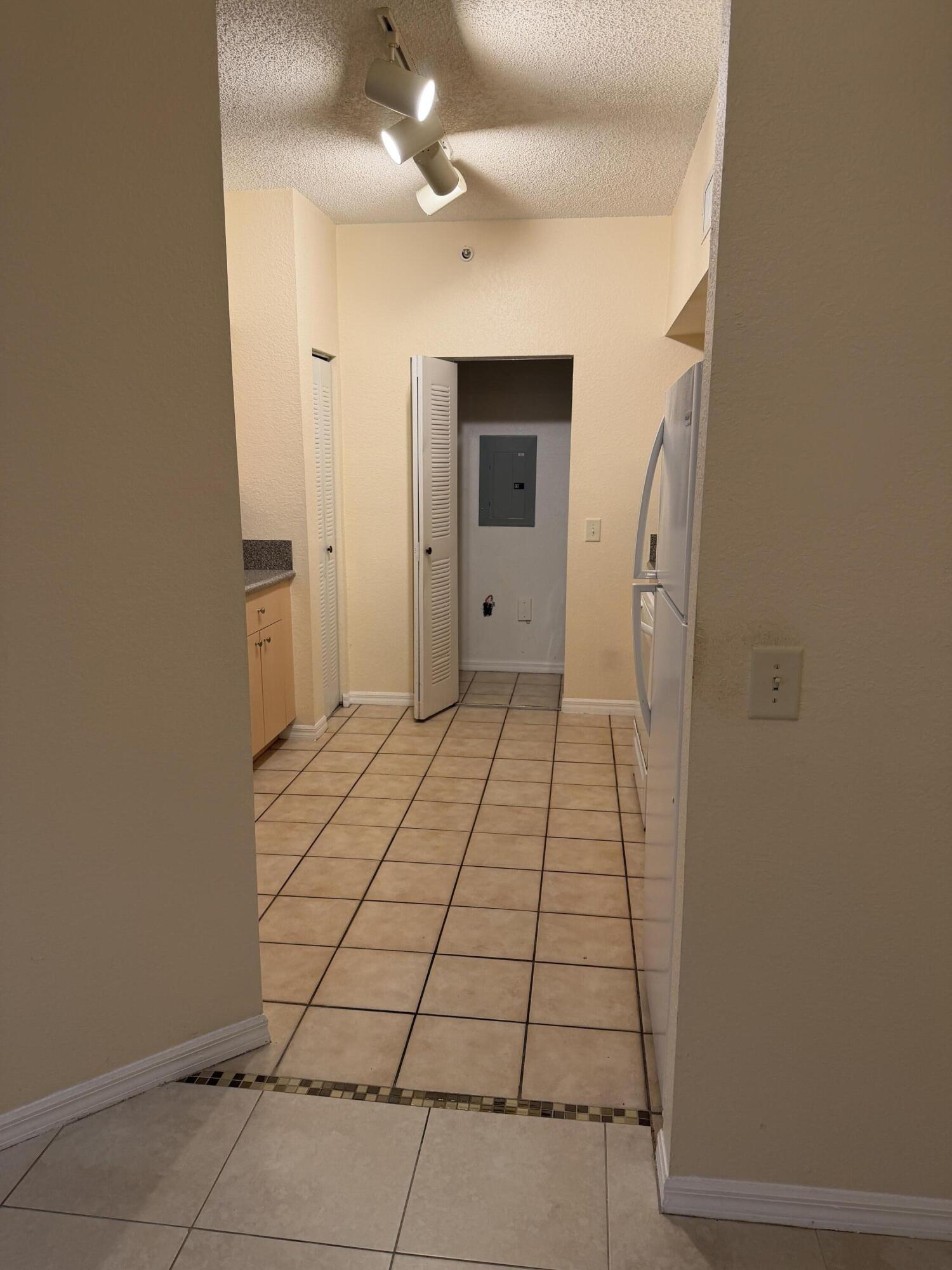 350 Crestwood #308, Royal Palm Beach FL 33411