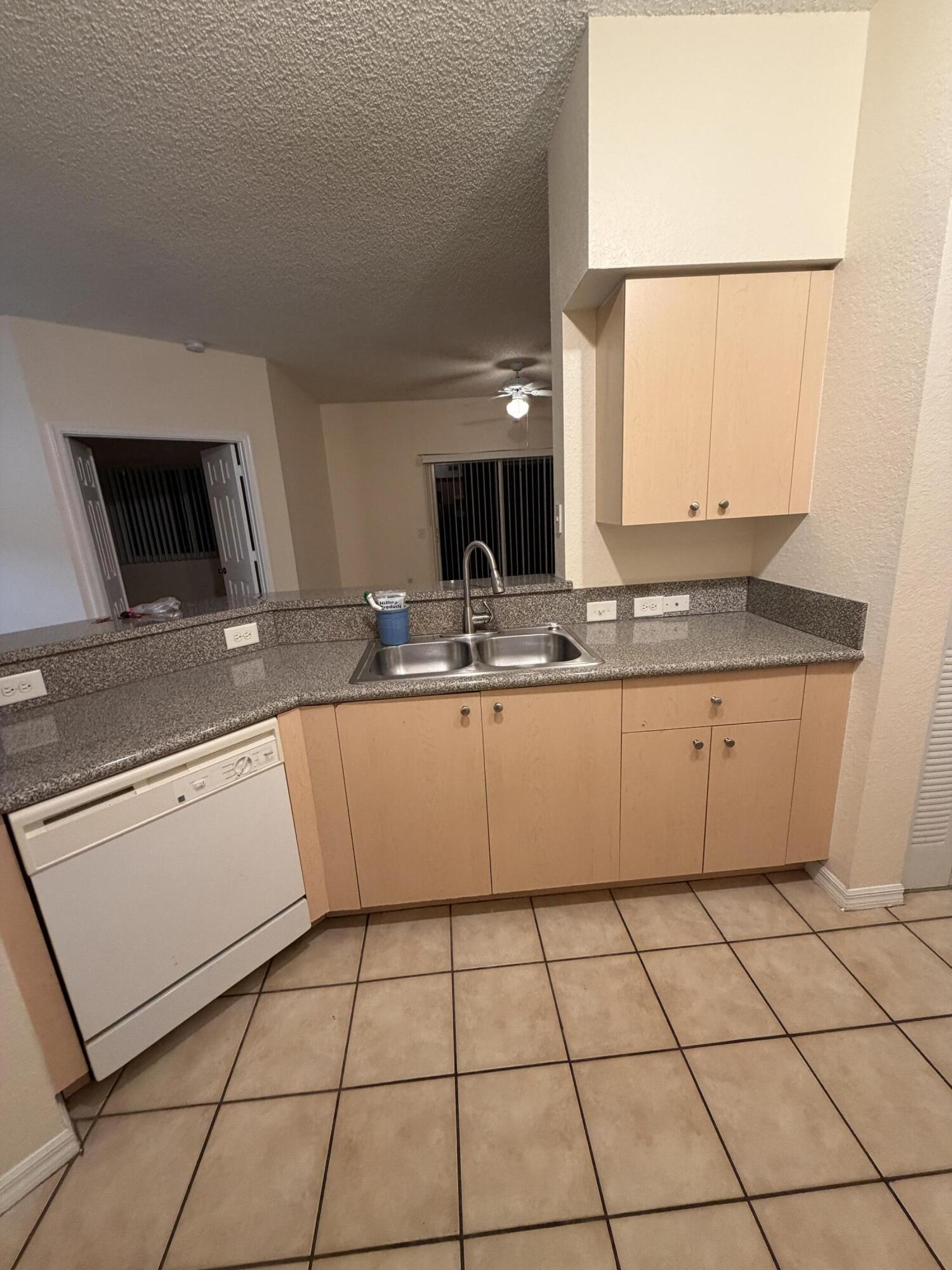 350 Crestwood #308, Royal Palm Beach FL 33411