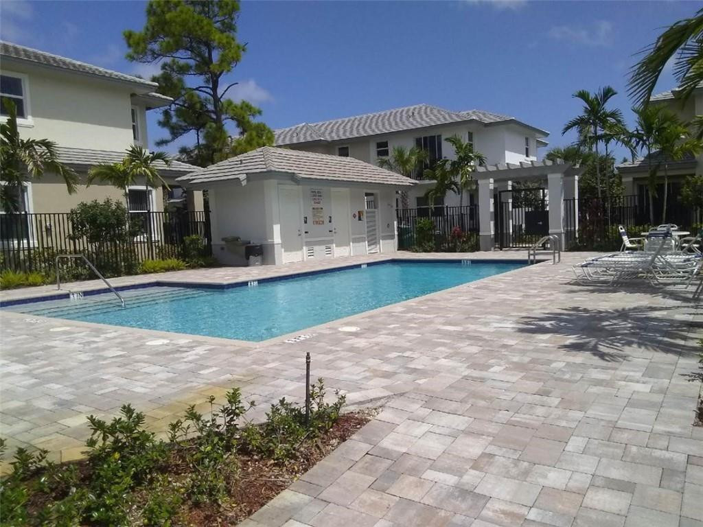 6935 PINES #16, Coconut Creek FL 33073