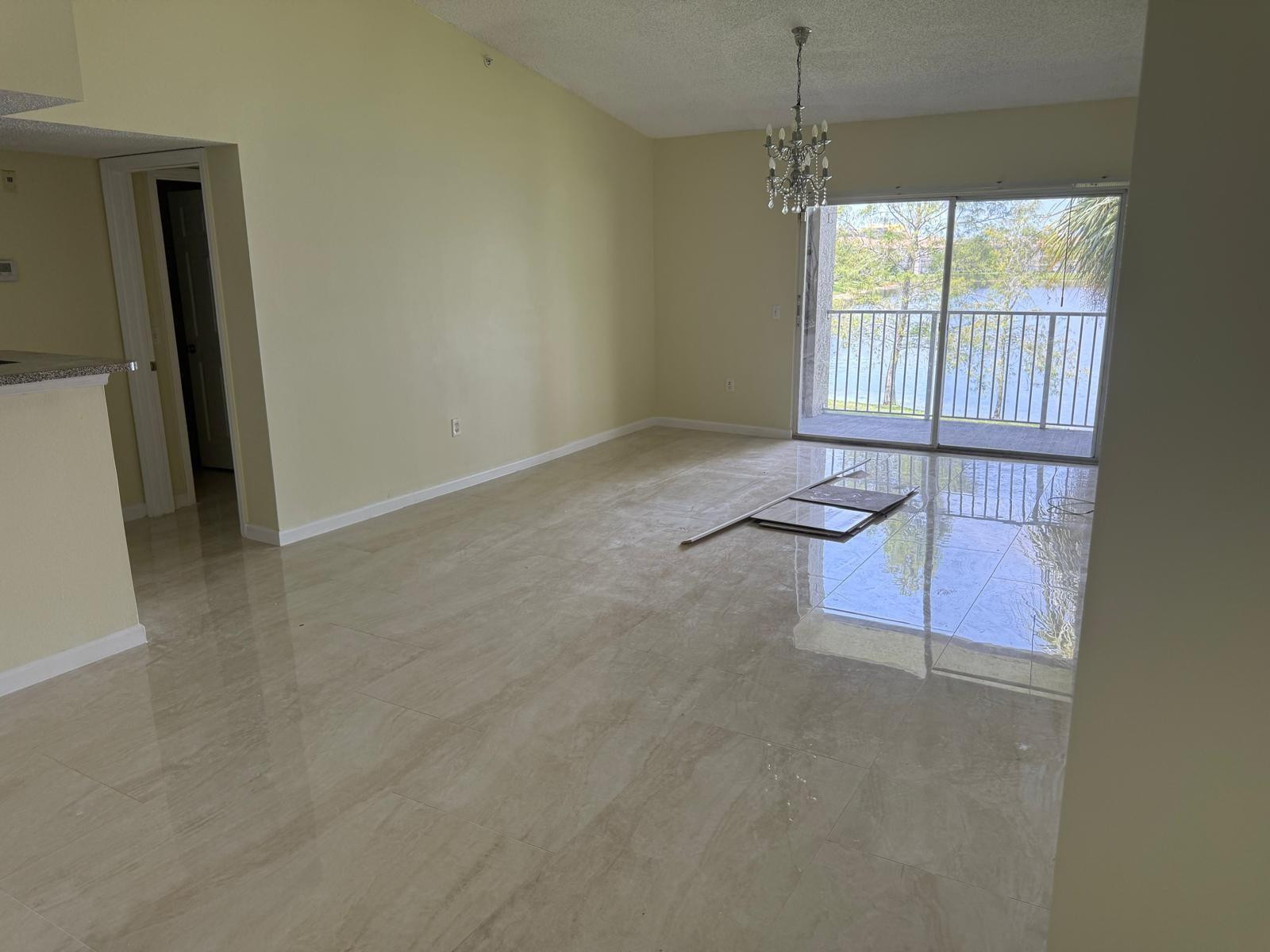 5061 WILES #202, Coconut Creek FL 33073