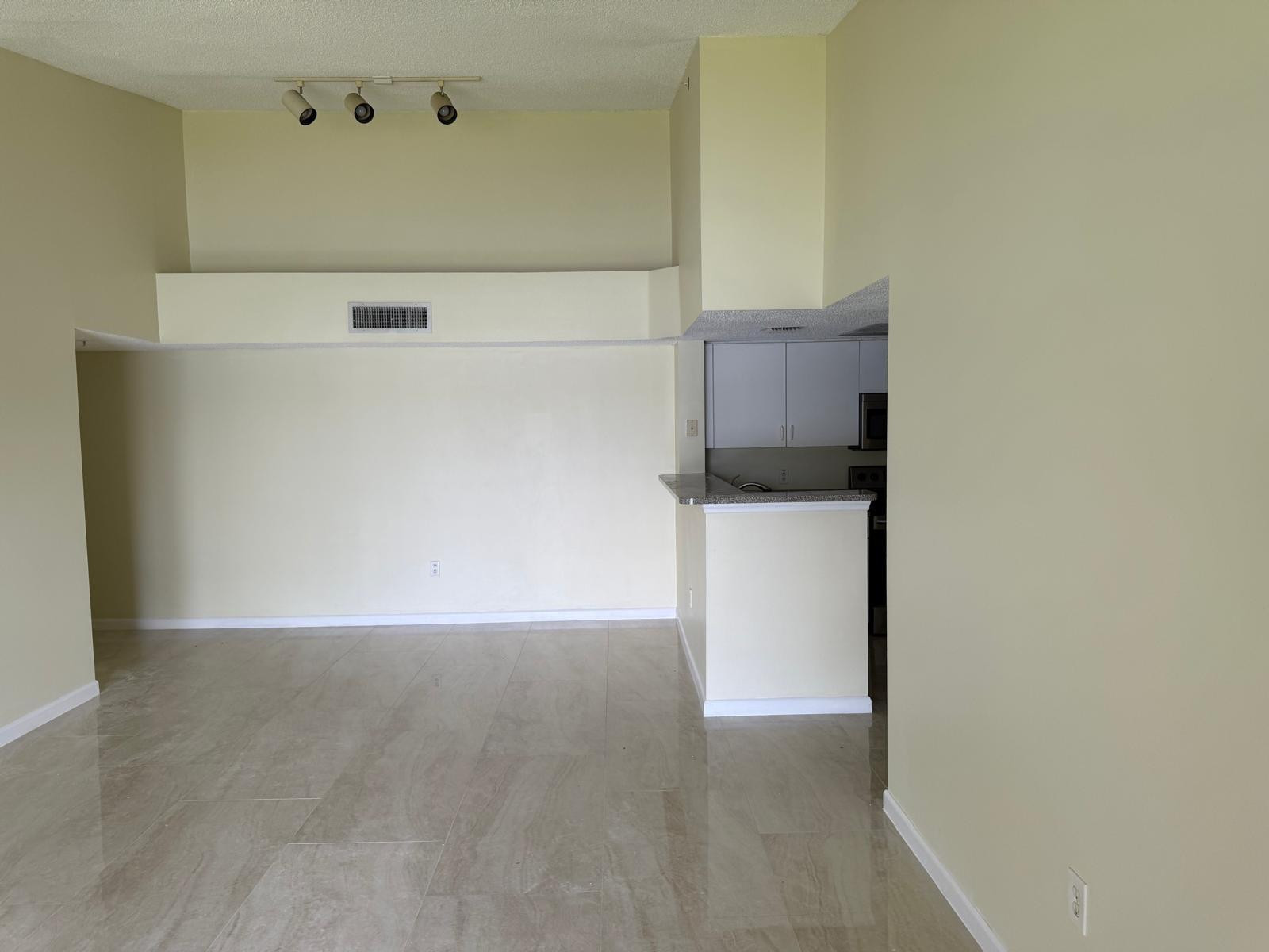 5061 WILES #202, Coconut Creek FL 33073