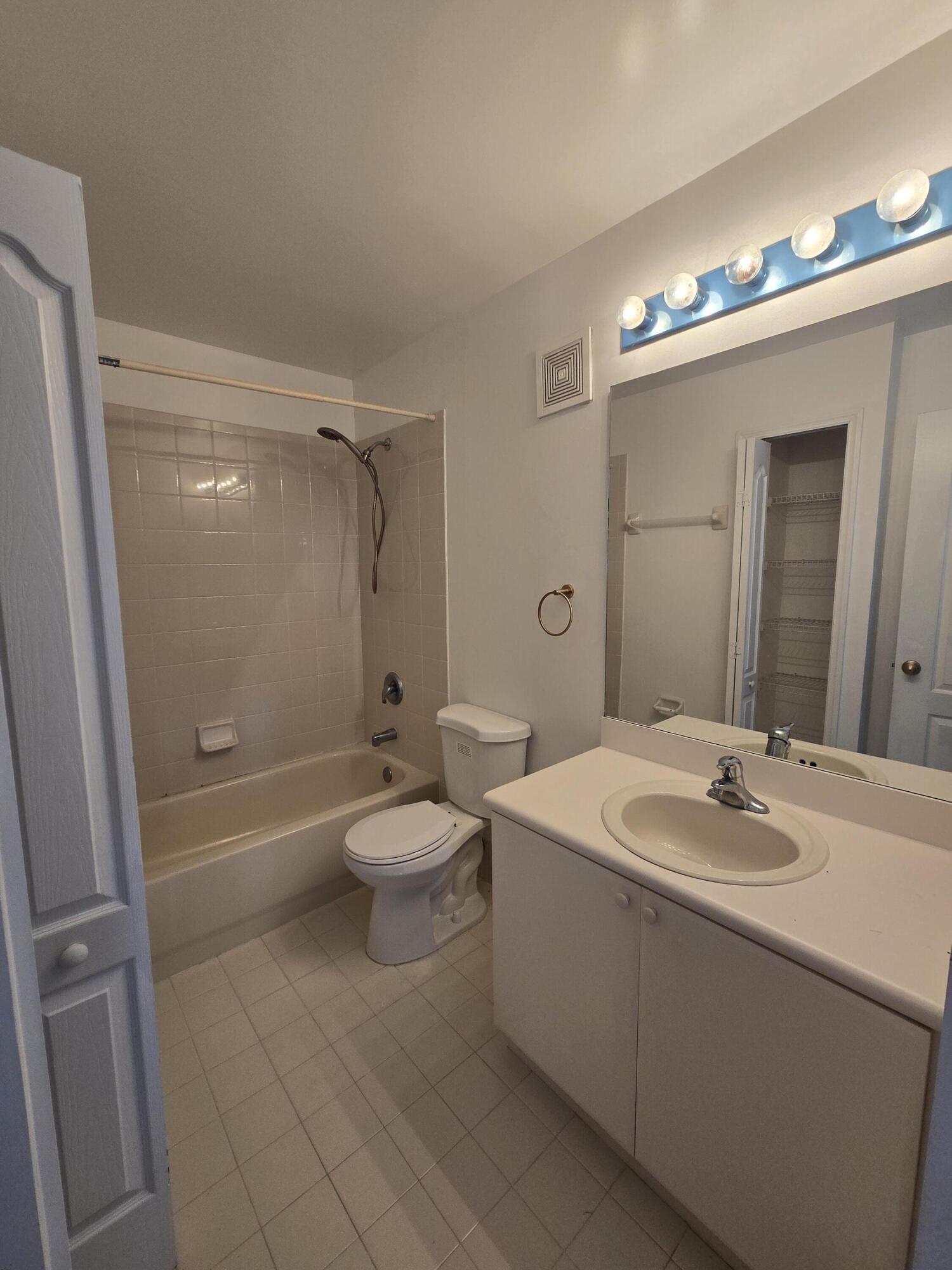 1016 SHOMA, Royal Palm Beach FL 33414