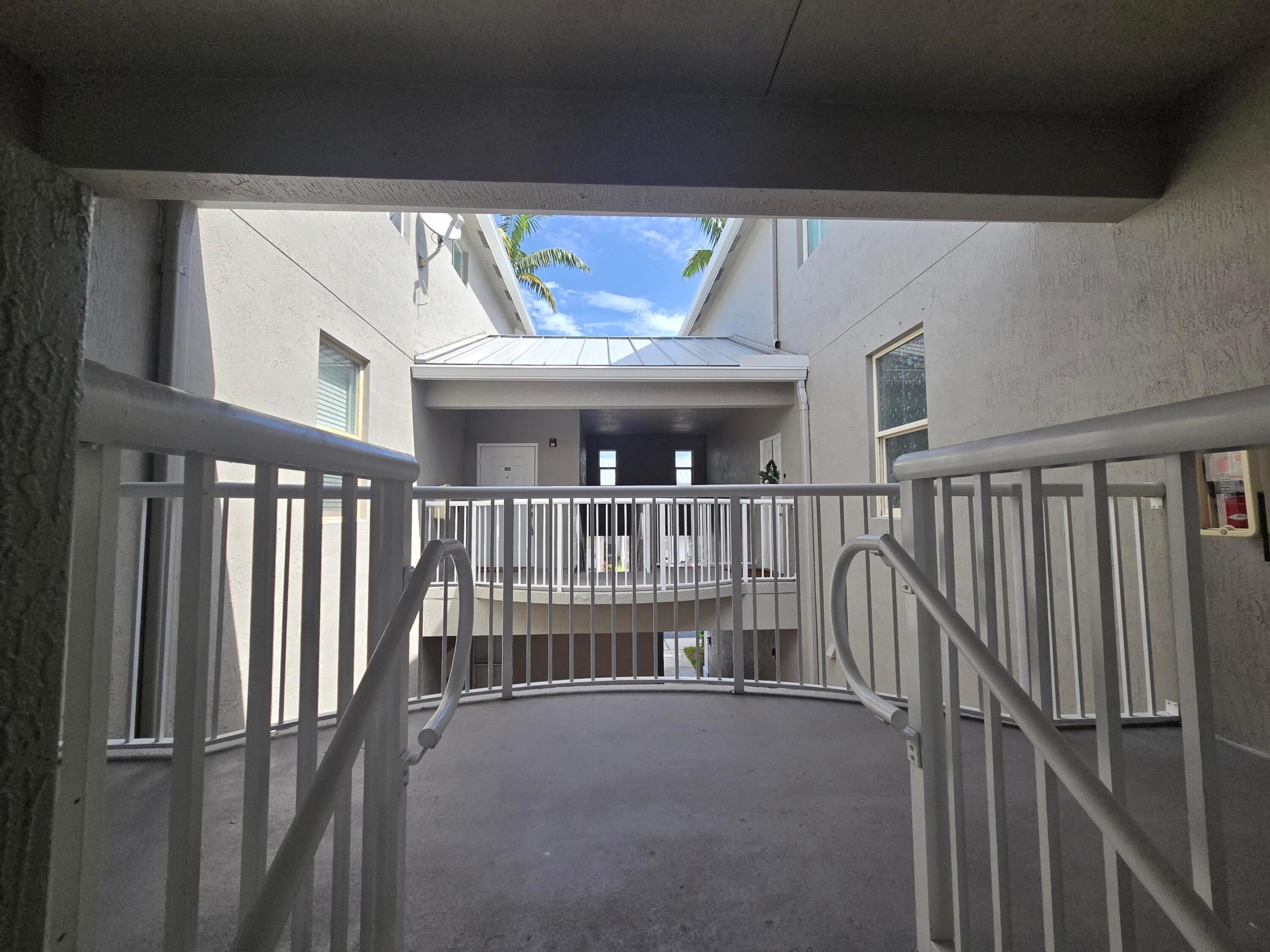 1016 SHOMA, Royal Palm Beach FL 33414