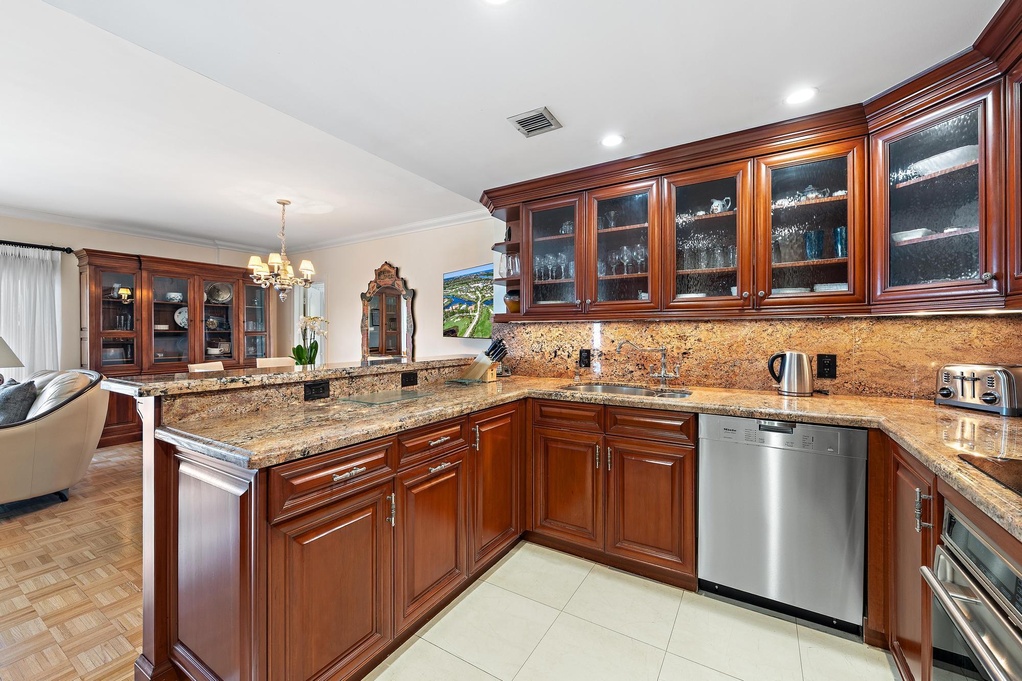250 BRADLEY #408, Palm Beach FL 33480
