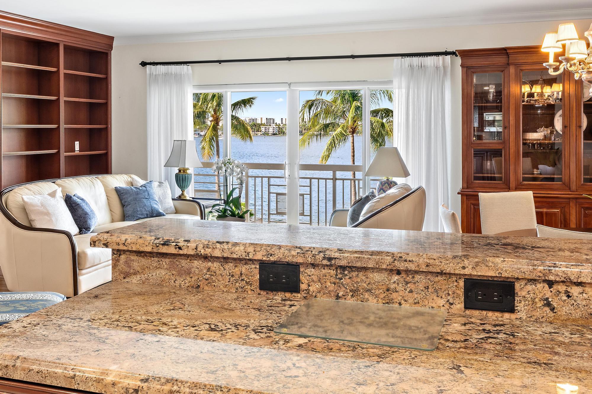 250 BRADLEY #408, Palm Beach FL 33480