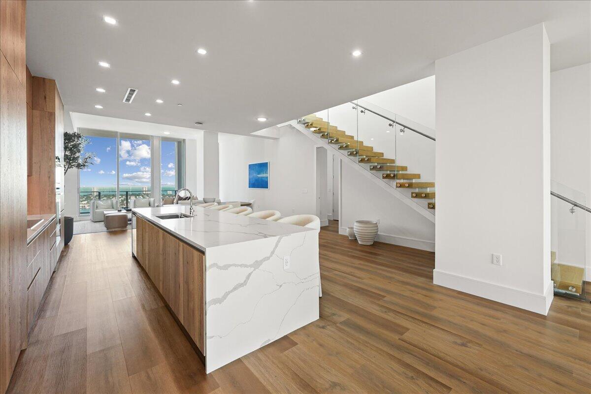 220 LAKE SHORE #2406, West Palm Beach FL 33403