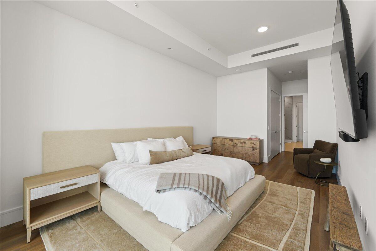 220 LAKE SHORE #2406, West Palm Beach FL 33403