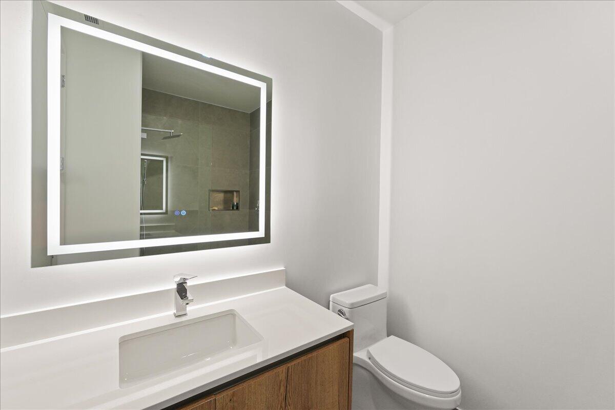 220 LAKE SHORE #2406, West Palm Beach FL 33403