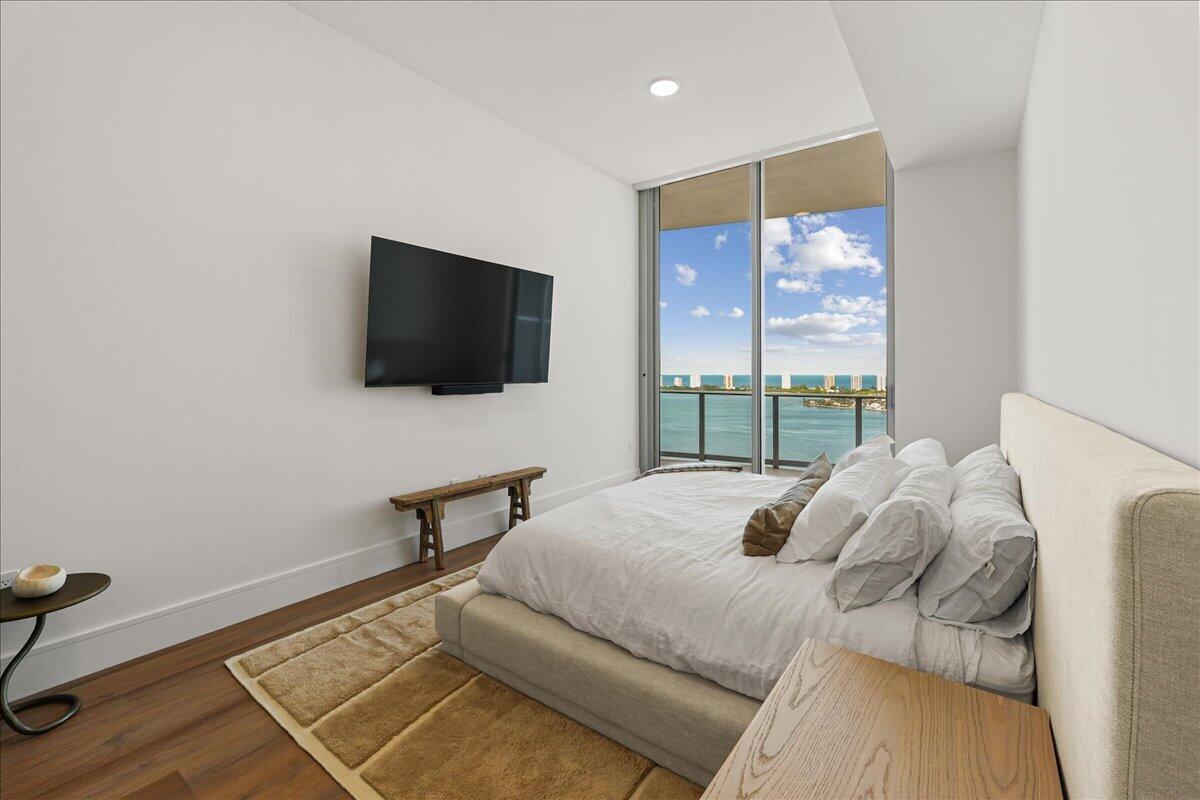 220 LAKE SHORE #2406, West Palm Beach FL 33403