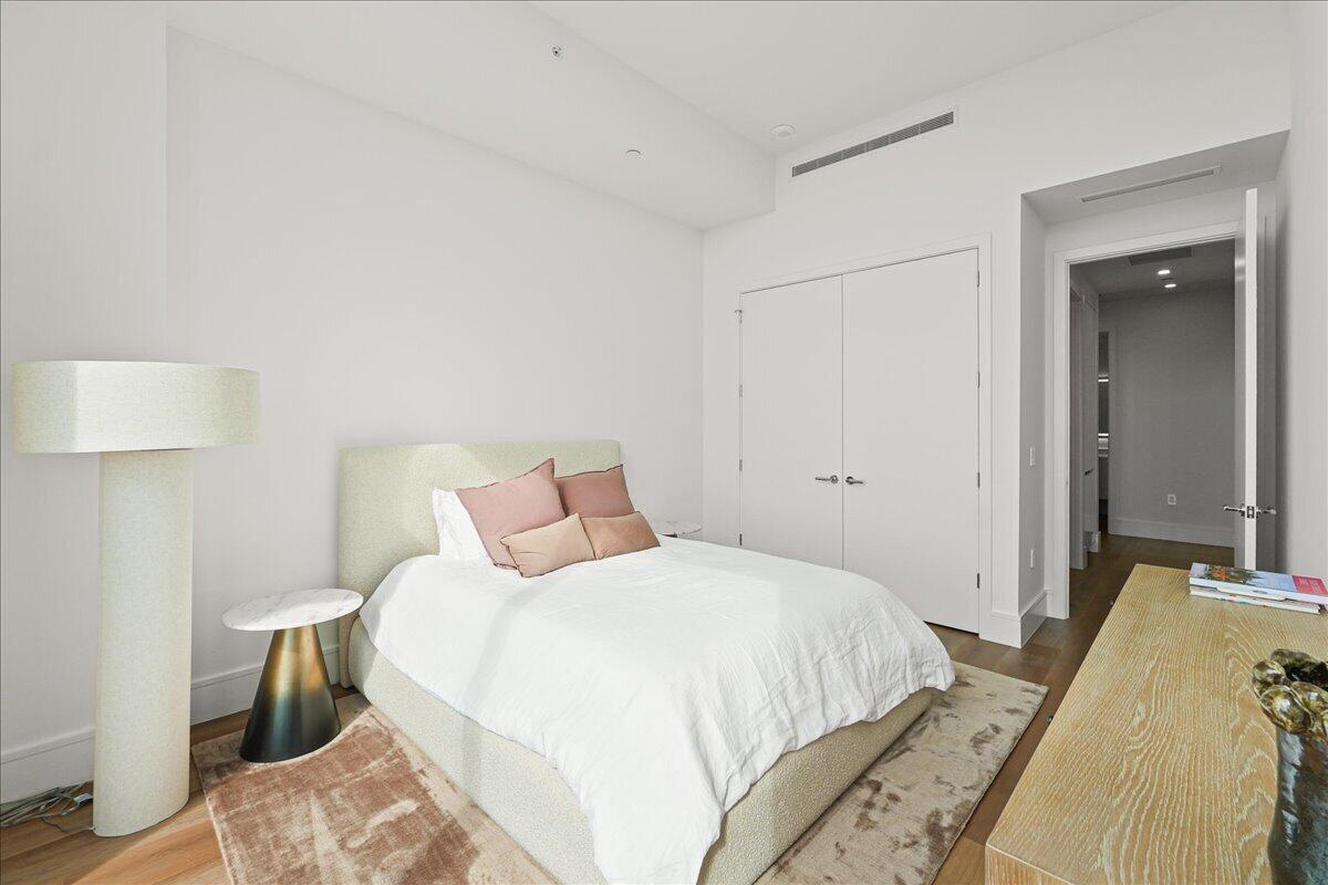 220 LAKE SHORE #2406, West Palm Beach FL 33403