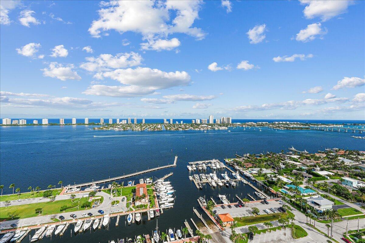 220 LAKE SHORE #2406, West Palm Beach FL 33403