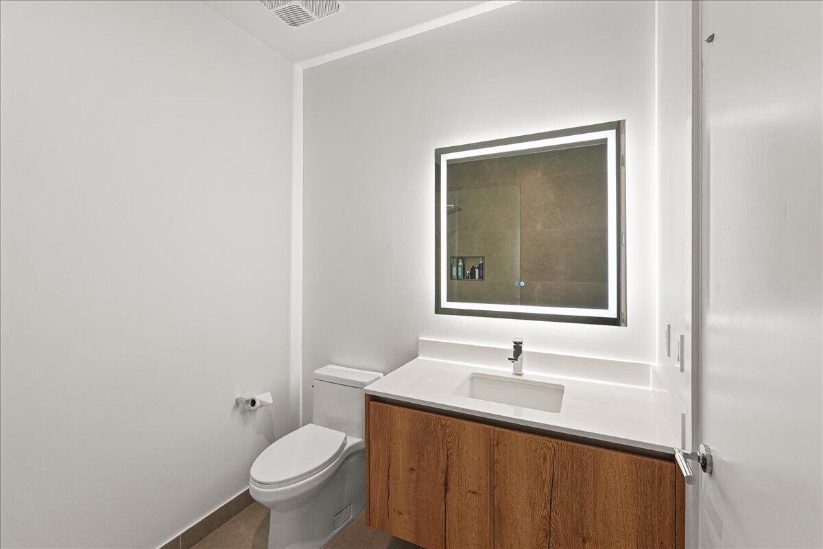 220 LAKE SHORE #2406, West Palm Beach FL 33403