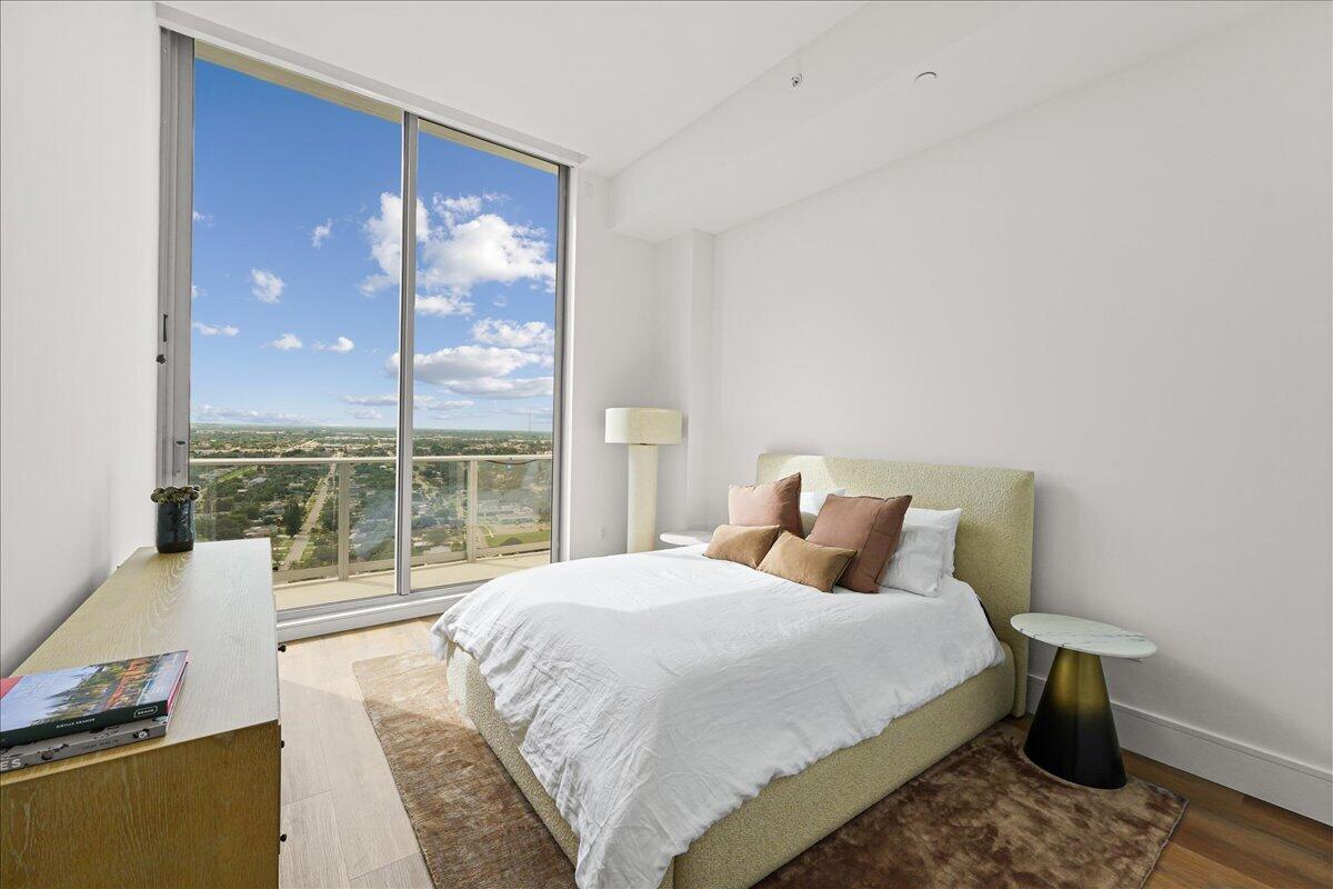 220 LAKE SHORE #2406, West Palm Beach FL 33403
