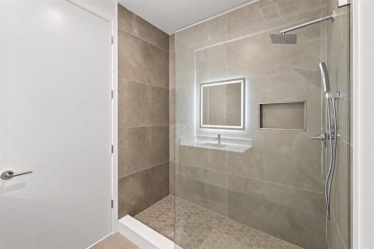 220 LAKE SHORE #2406, West Palm Beach FL 33403