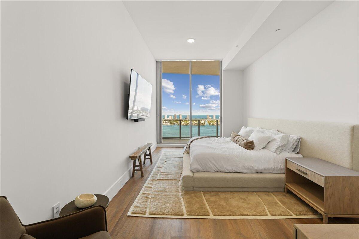 220 LAKE SHORE #2406, West Palm Beach FL 33403